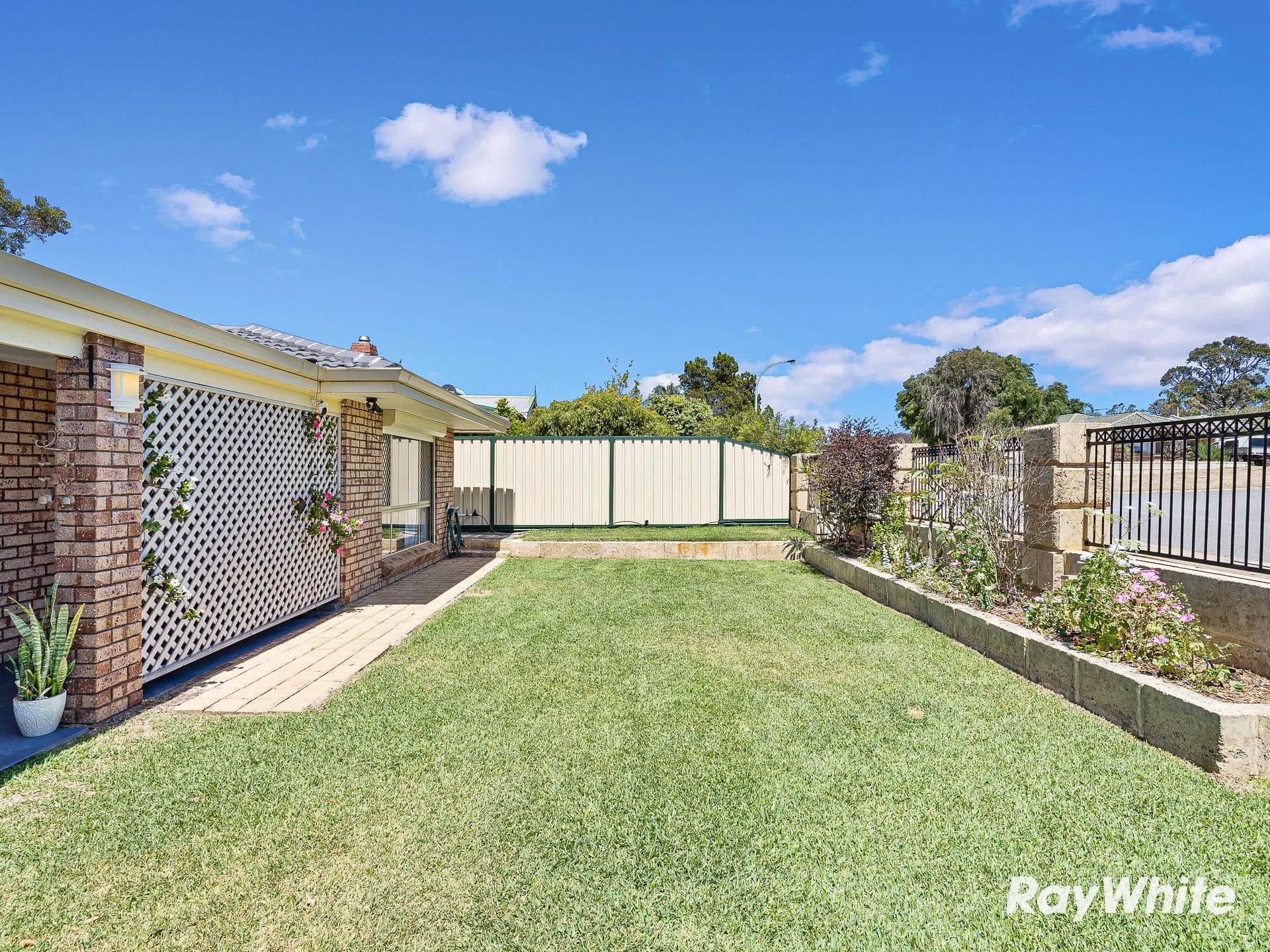 8 Allamanda Way, Halls Head WA 6210, Halls Head - Thumbnail 2