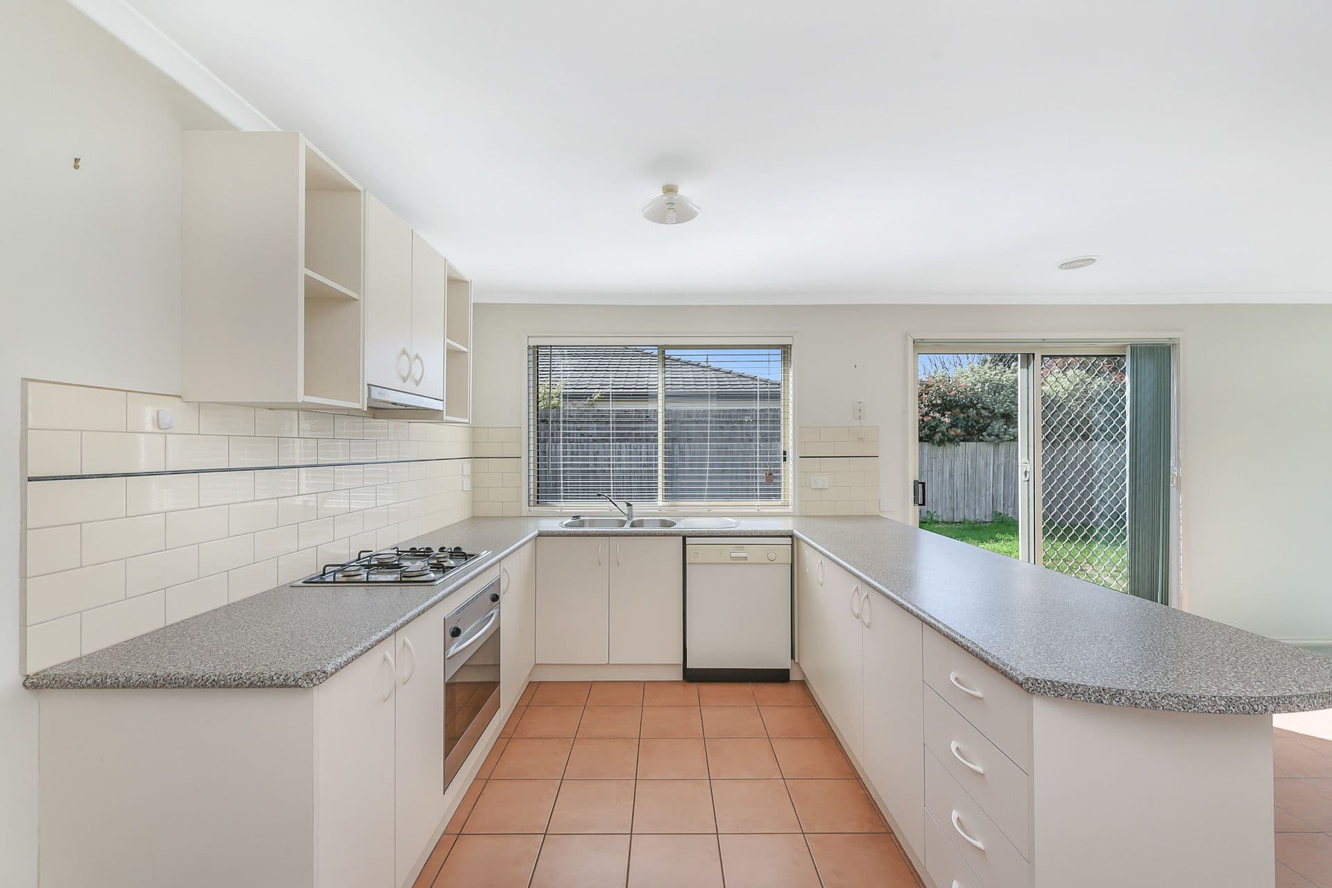 6 Larne Close, Berwick VIC 3806, Berwick - Thumbnail 3