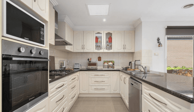 35 Elms Road, Mooroolbark VIC 3138, Mooroolbark - Thumbnail 2