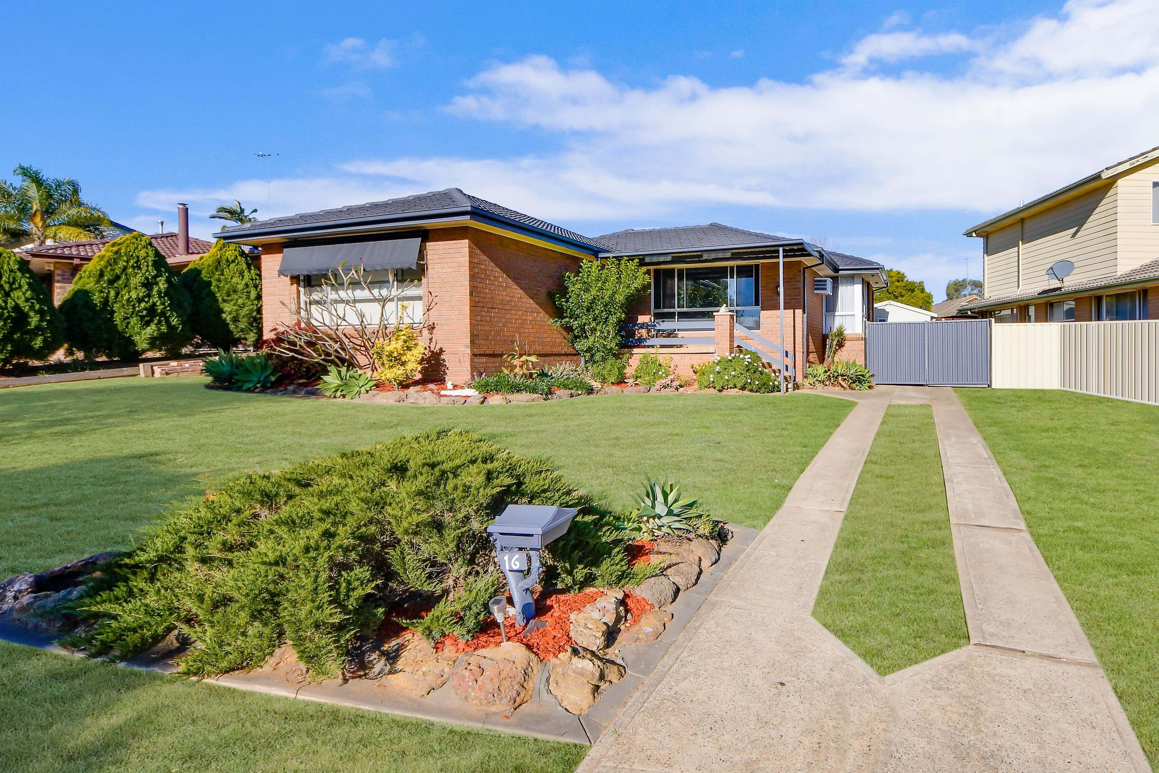 16 Chaperon Crescent, Minto - Image 1