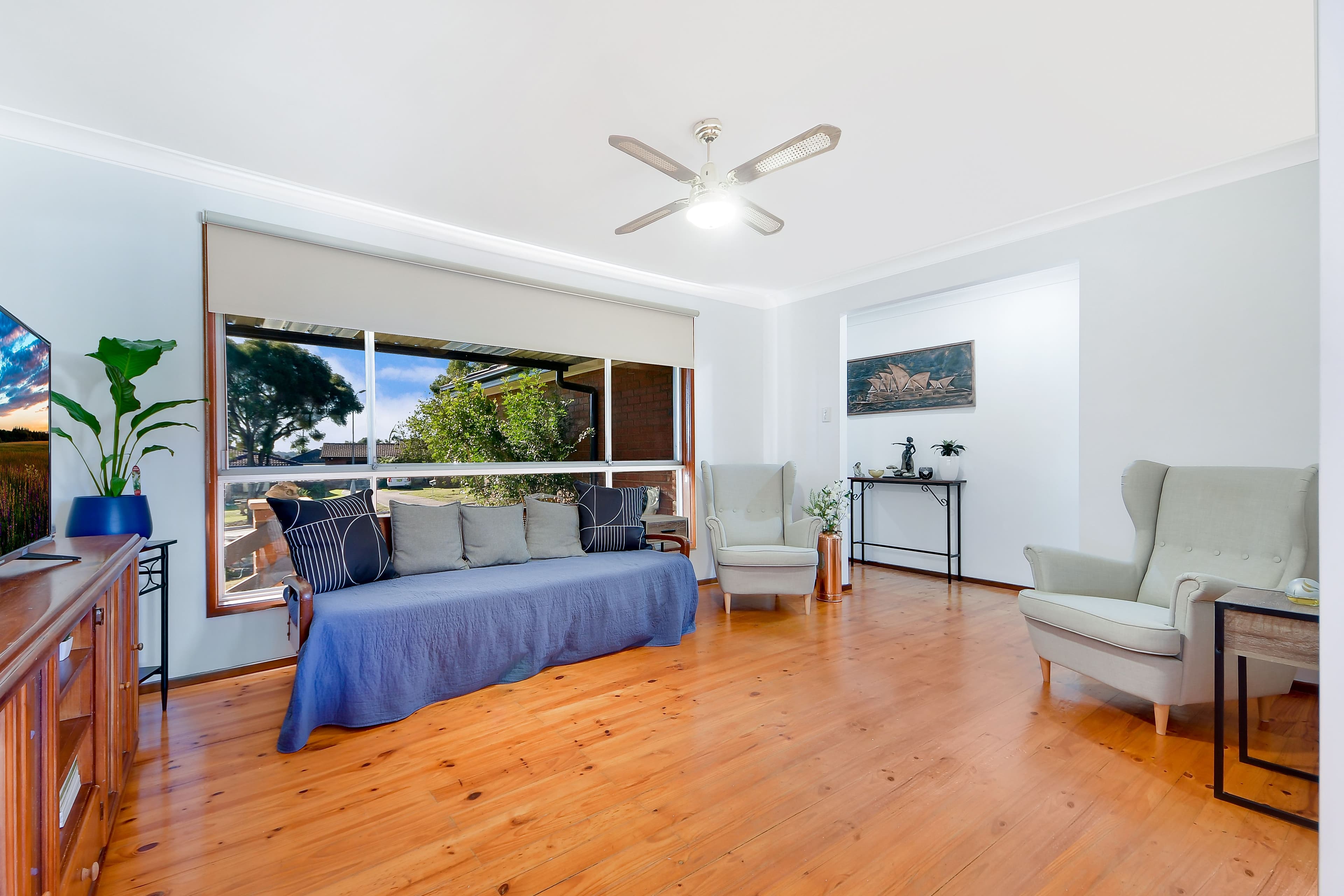 16 Chaperon Crescent, Minto - Thumbnail 2