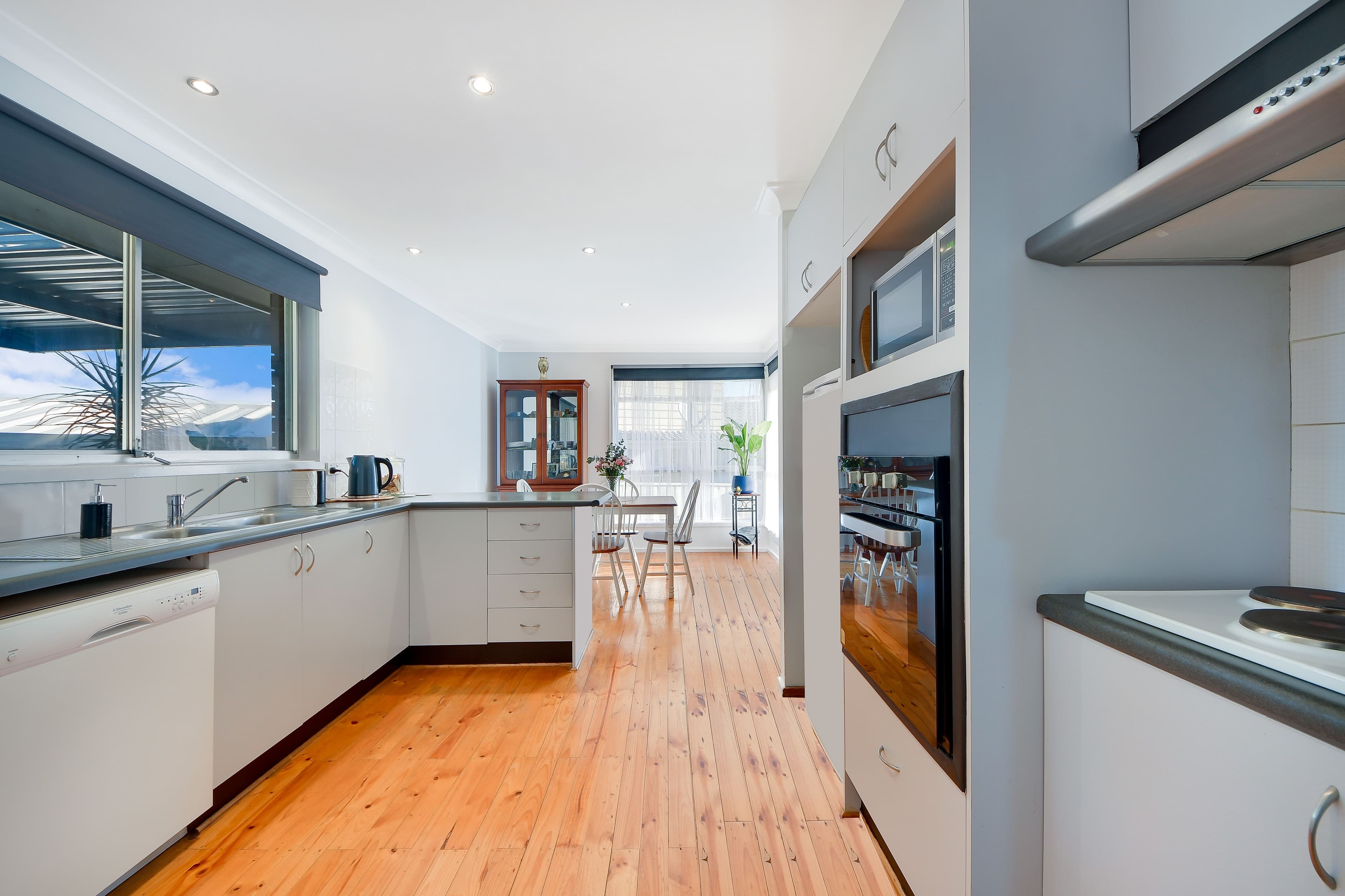16 Chaperon Crescent, Minto - Thumbnail 3