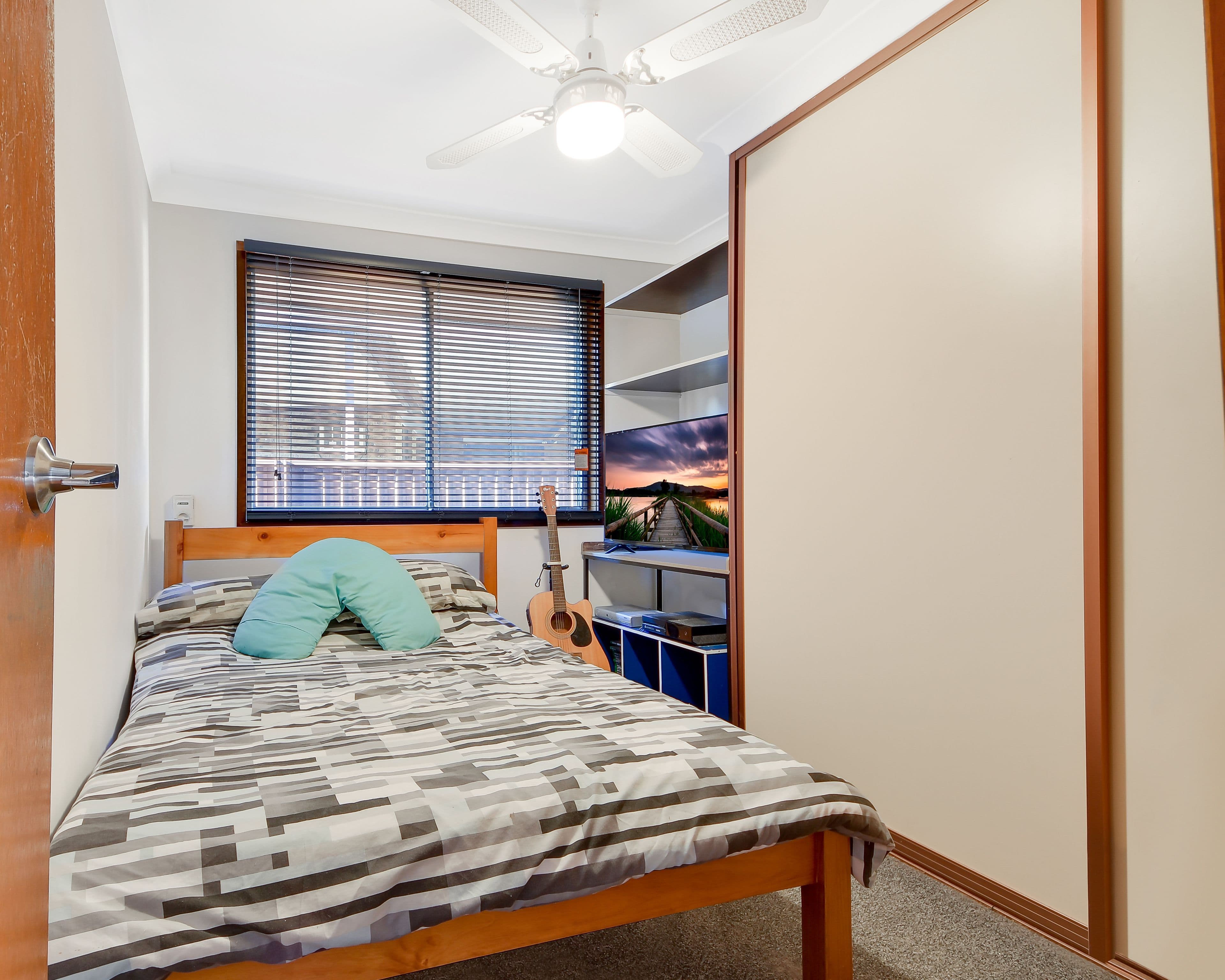 16 Chaperon Crescent, Minto - Thumbnail 6