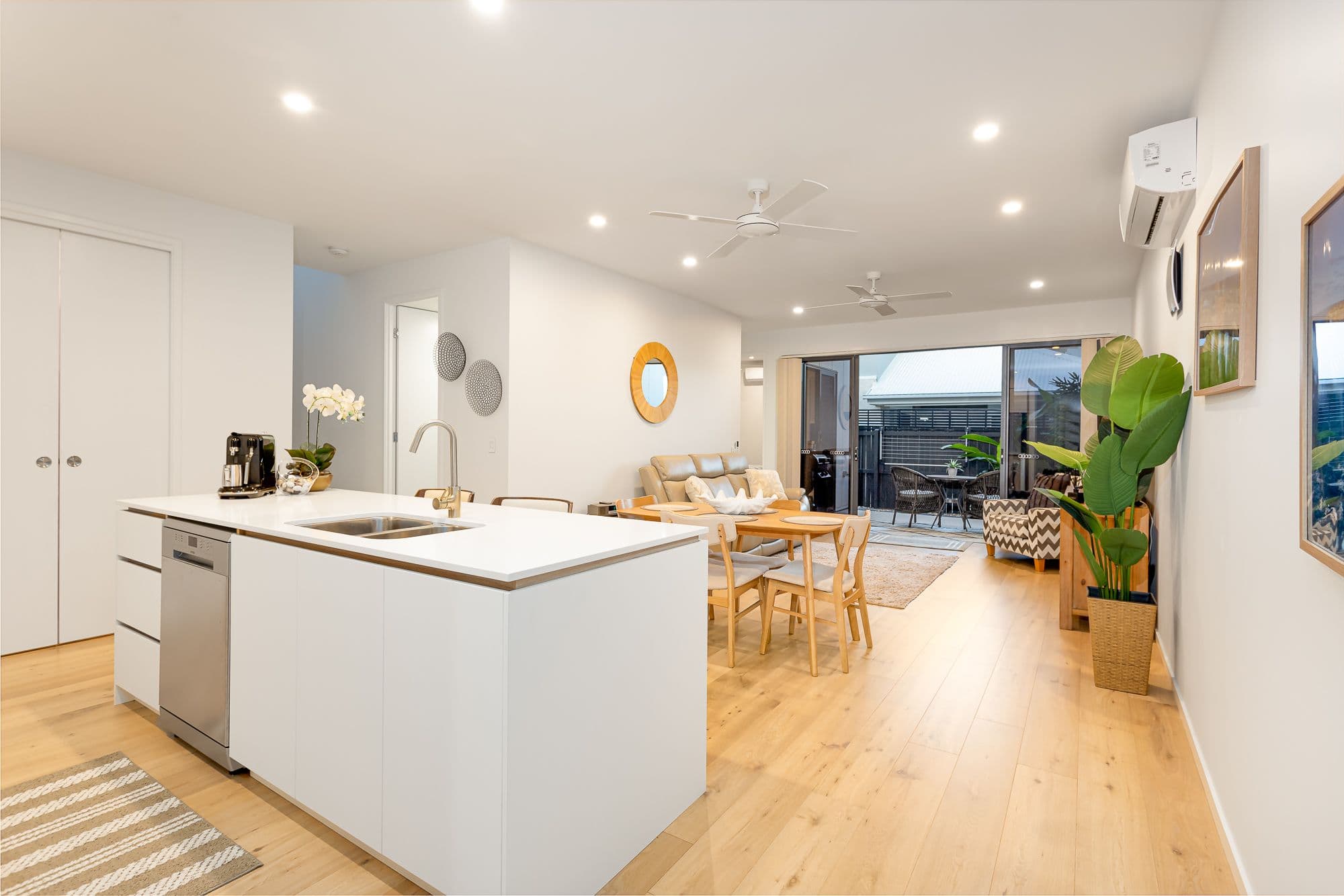 10 WHITEHAVEN Road, Newport QLD 4020, Newport - Thumbnail 2