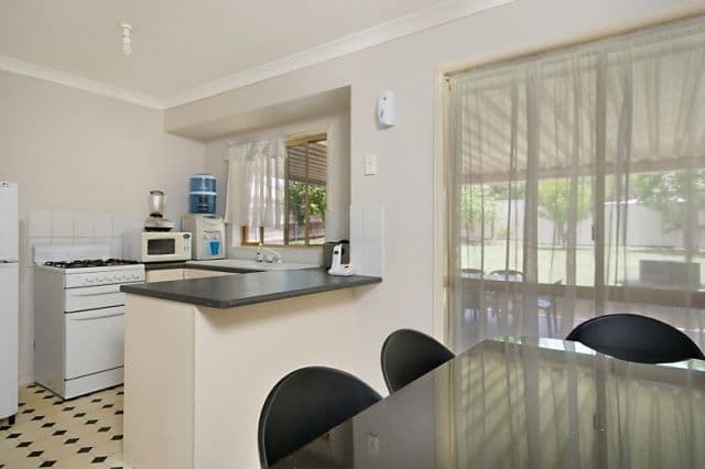 11 Rundell Street, CRESTMEAD QLD 4132, Crestmead - Thumbnail 2