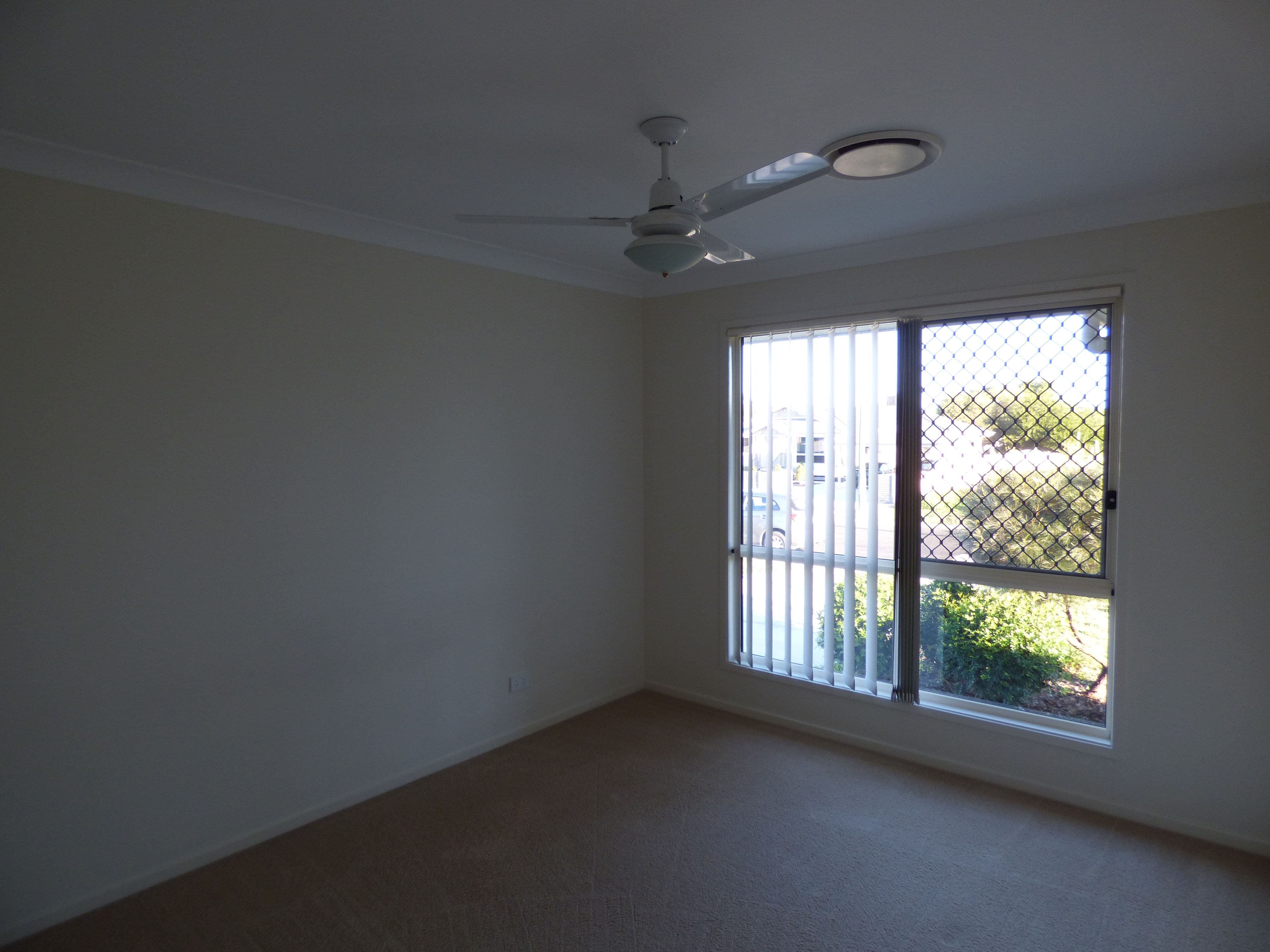 11 Courtney Street, Roma QLD 4455, Roma - Thumbnail 2