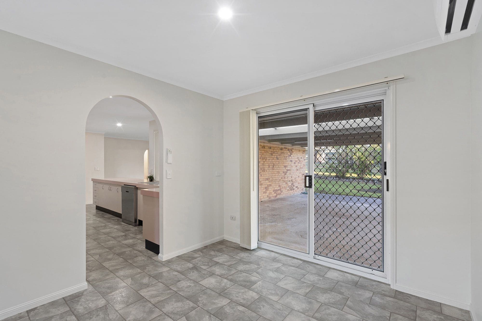8 Quinton Court, Mount Warren Park QLD 4207, Mount Warren Park - Thumbnail 5