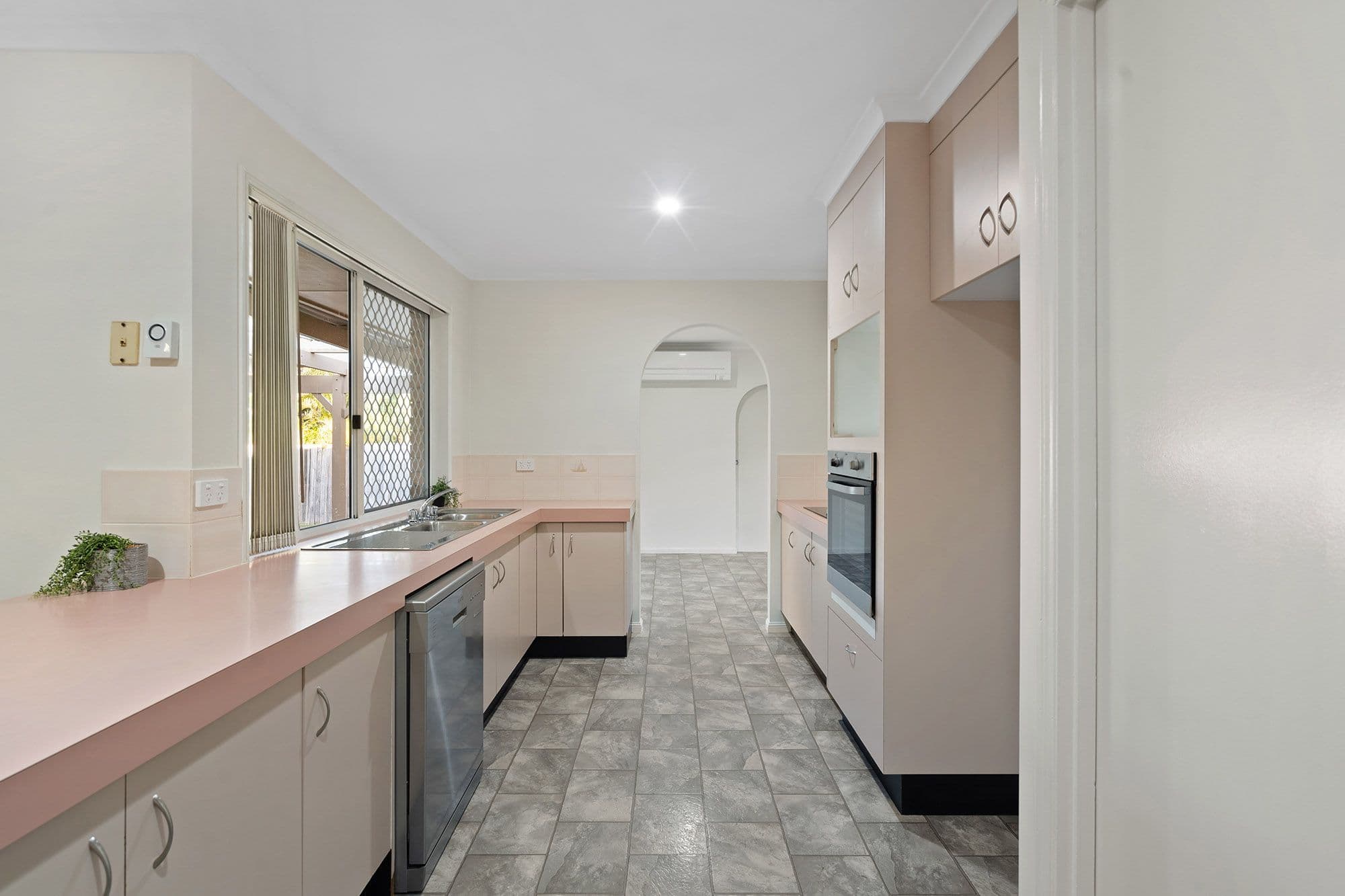 8 Quinton Court, Mount Warren Park QLD 4207, Mount Warren Park - Thumbnail 6
