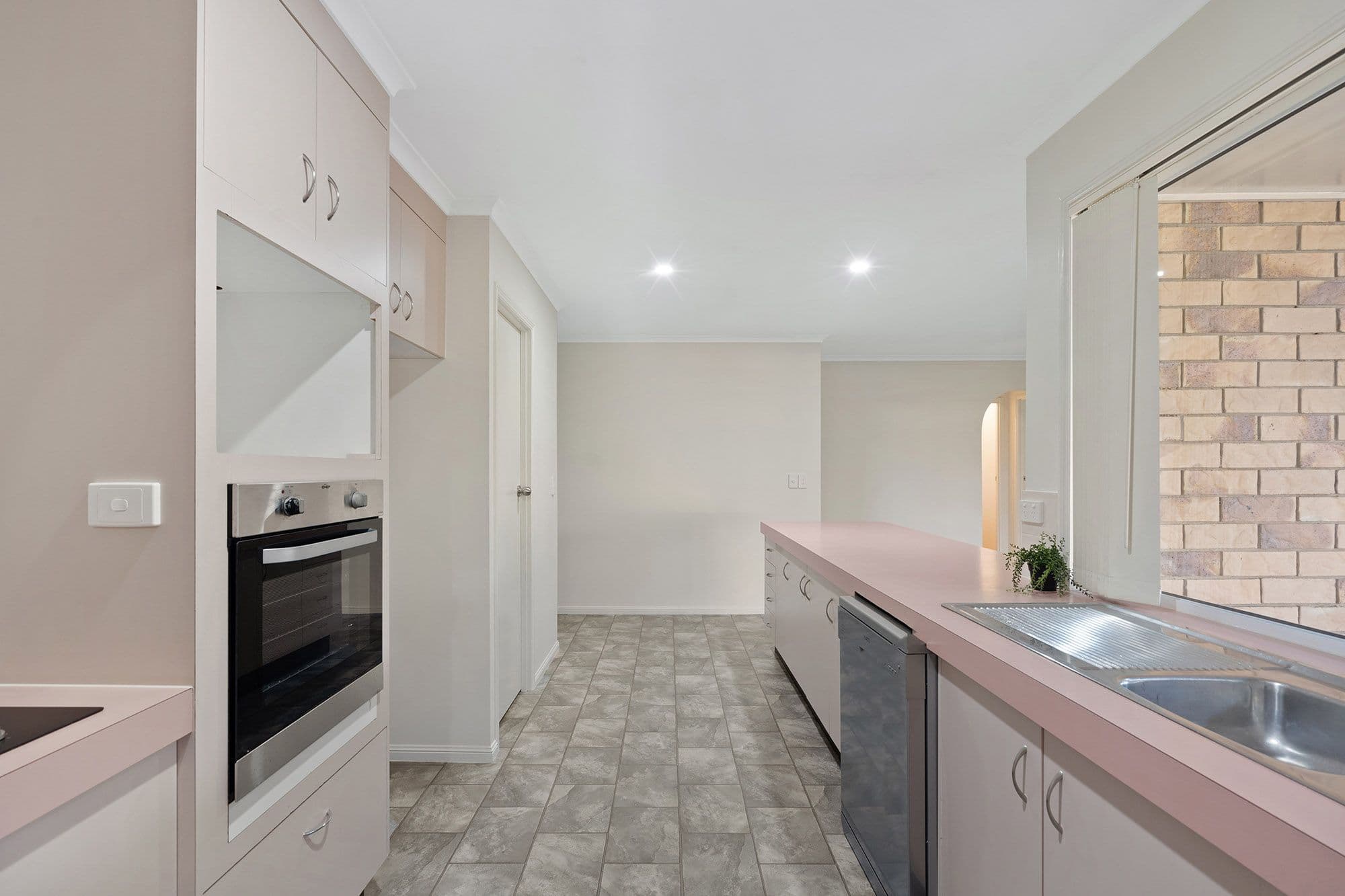 8 Quinton Court, Mount Warren Park QLD 4207, Mount Warren Park - Thumbnail 7