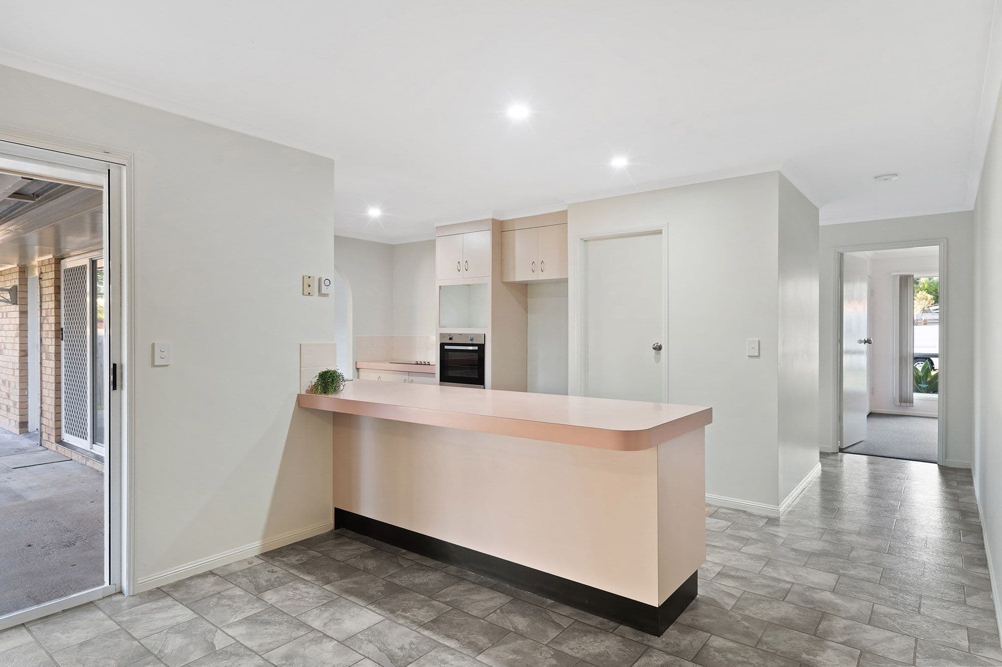 8 Quinton Court, Mount Warren Park QLD 4207, Mount Warren Park - Thumbnail 8