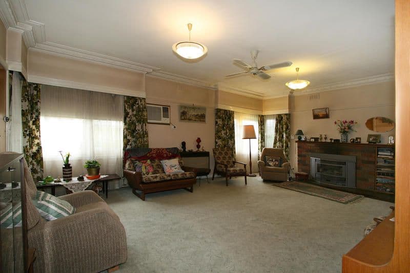 7   Santaram Street, BENTLEIGH EAST VIC 3165, Bentleigh East - Thumbnail 2