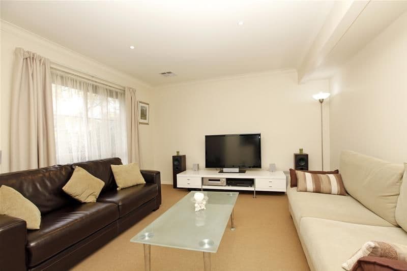 8 Tennyson Street, WATSONIA VIC 3087, Watsonia - Thumbnail 2
