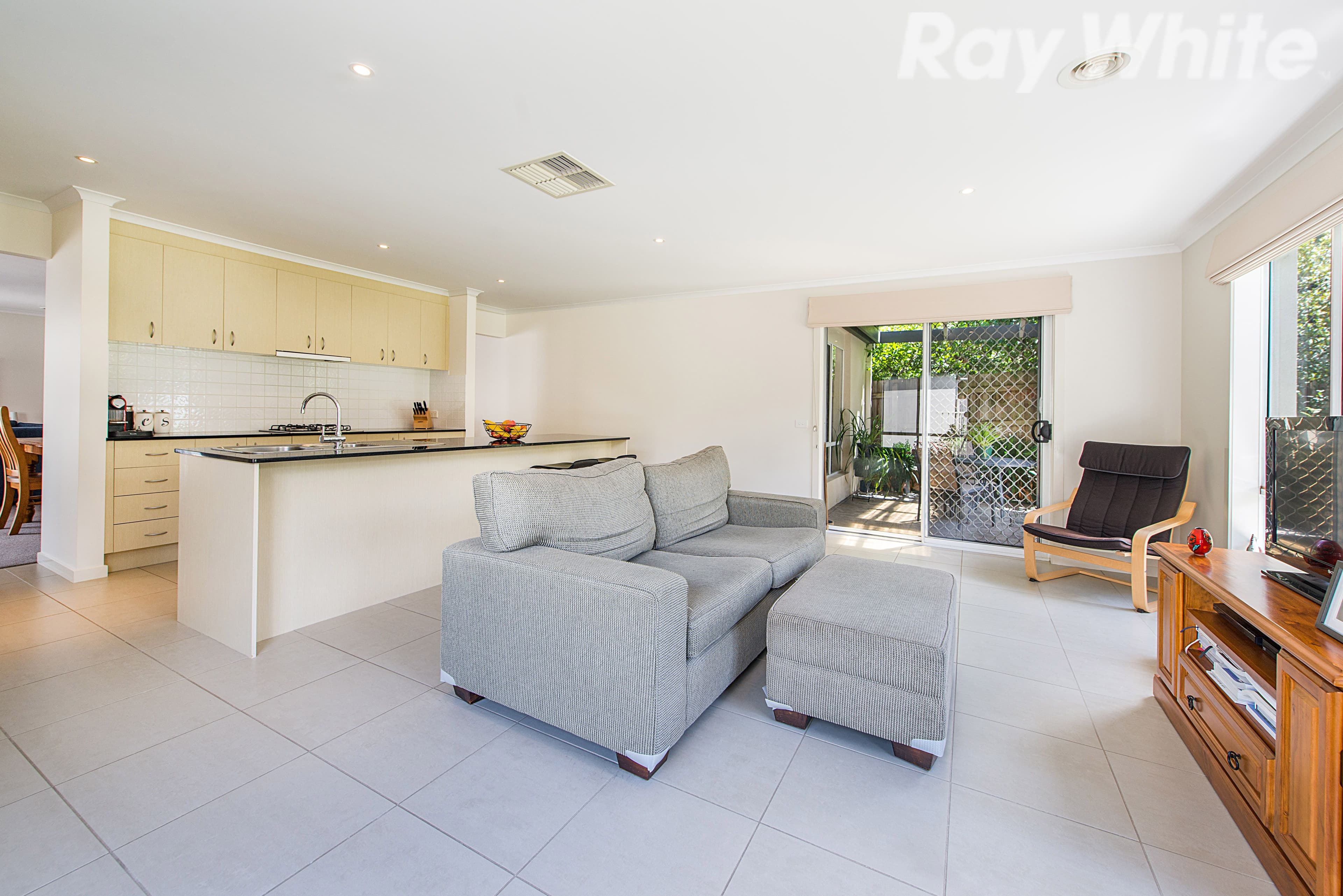 11 Sovereign Manors Crescent, Rowville VIC 3178, Rowville - Thumbnail 2