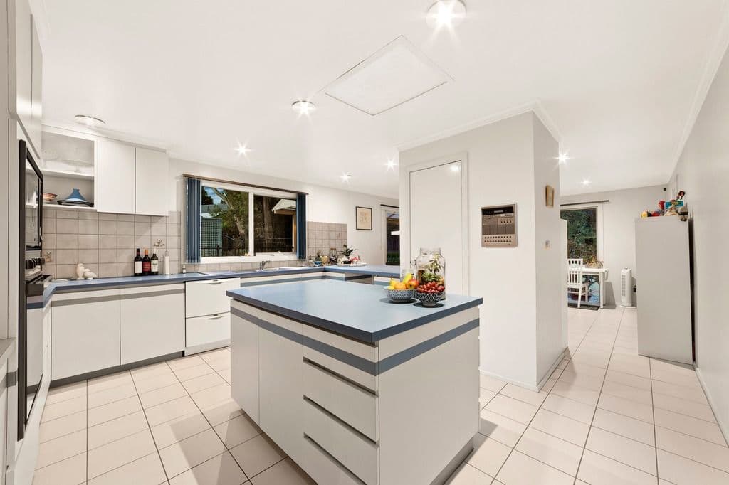 44 Bareena Avenue, Rowville VIC 3178, Rowville - Thumbnail 4