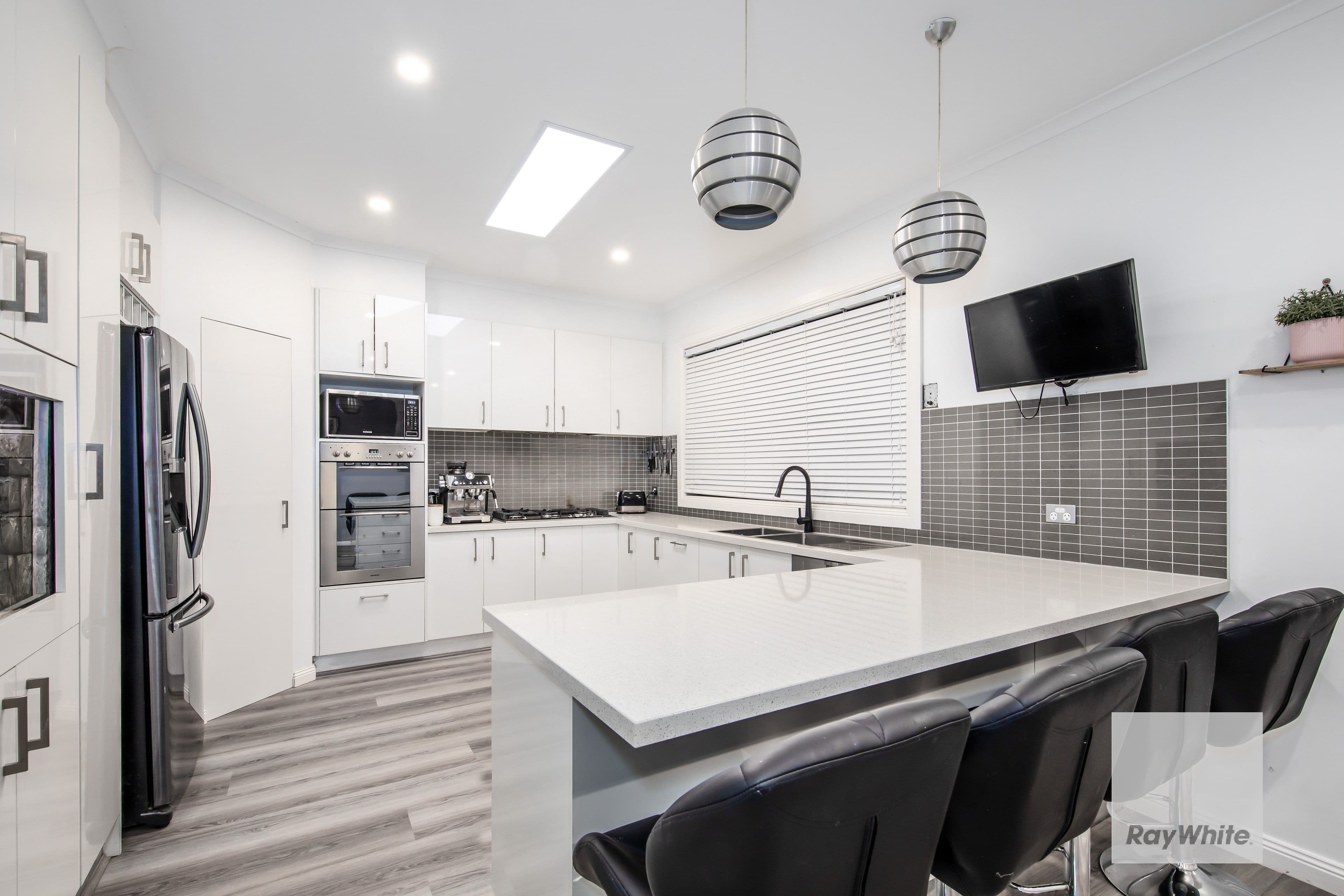 8 Stayton Close, Deer Park VIC 3023, Deer Park - Thumbnail 2