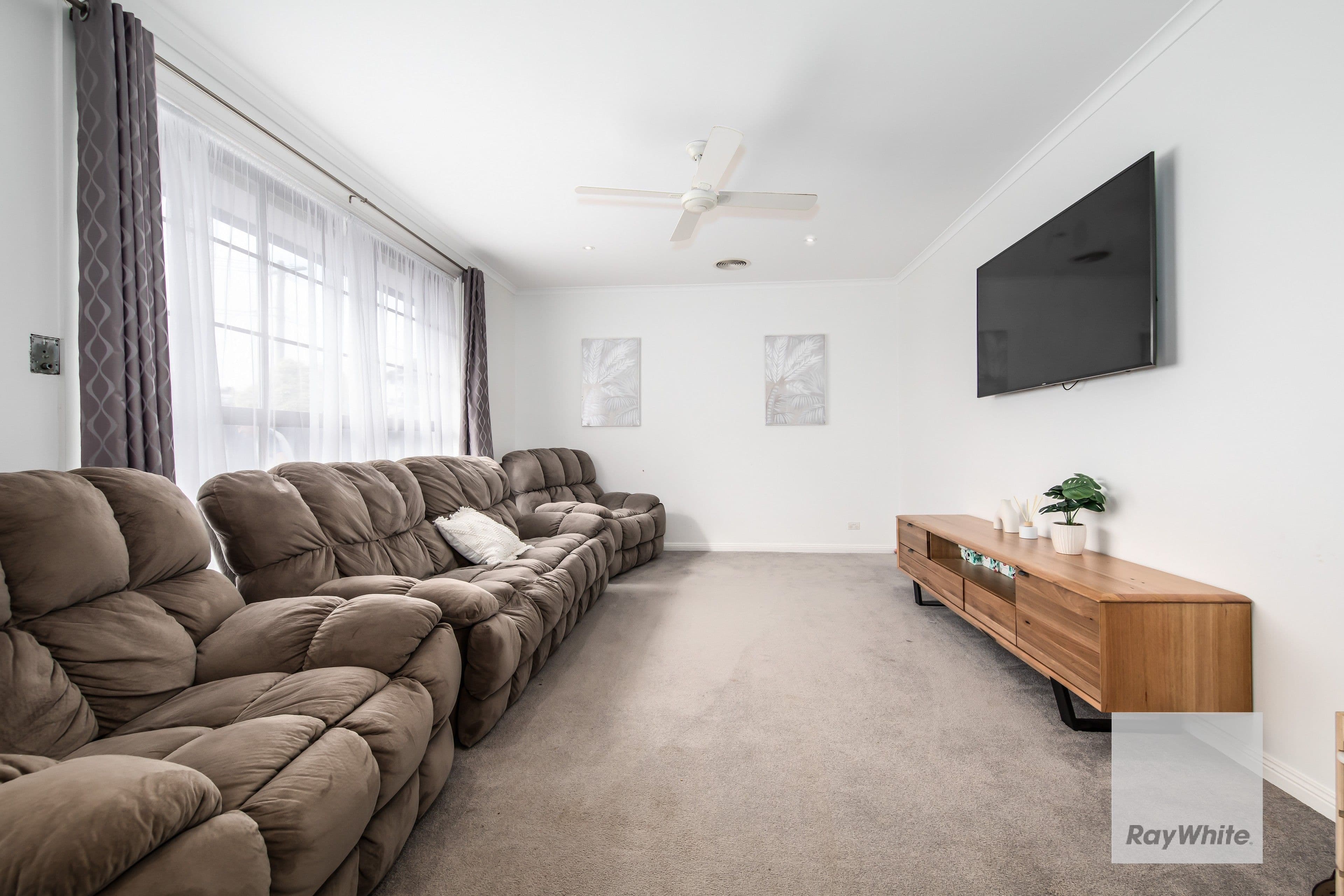 8 Stayton Close, Deer Park VIC 3023, Deer Park - Thumbnail 4