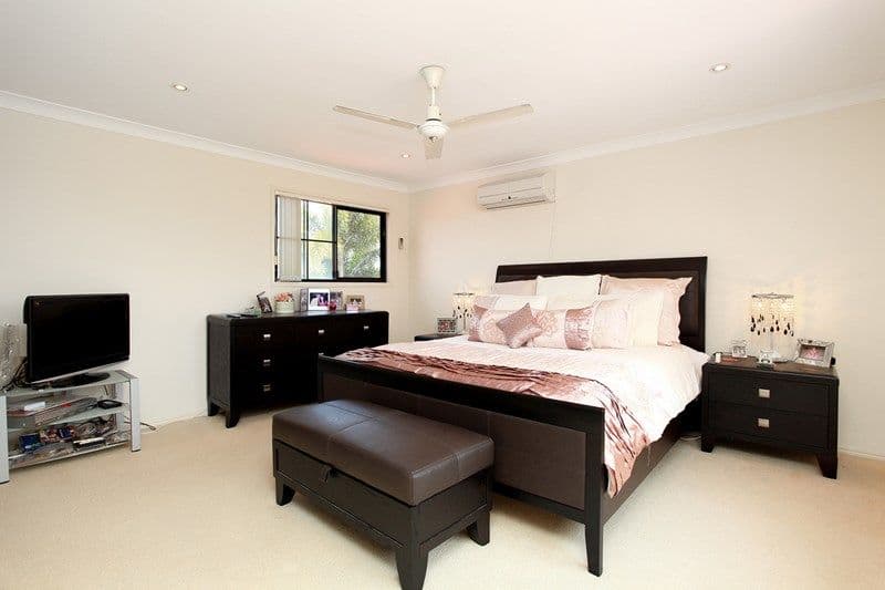 32 Voyagers Drive, BANKSIA BEACH QLD 4507, Banksia Beach - Thumbnail 2