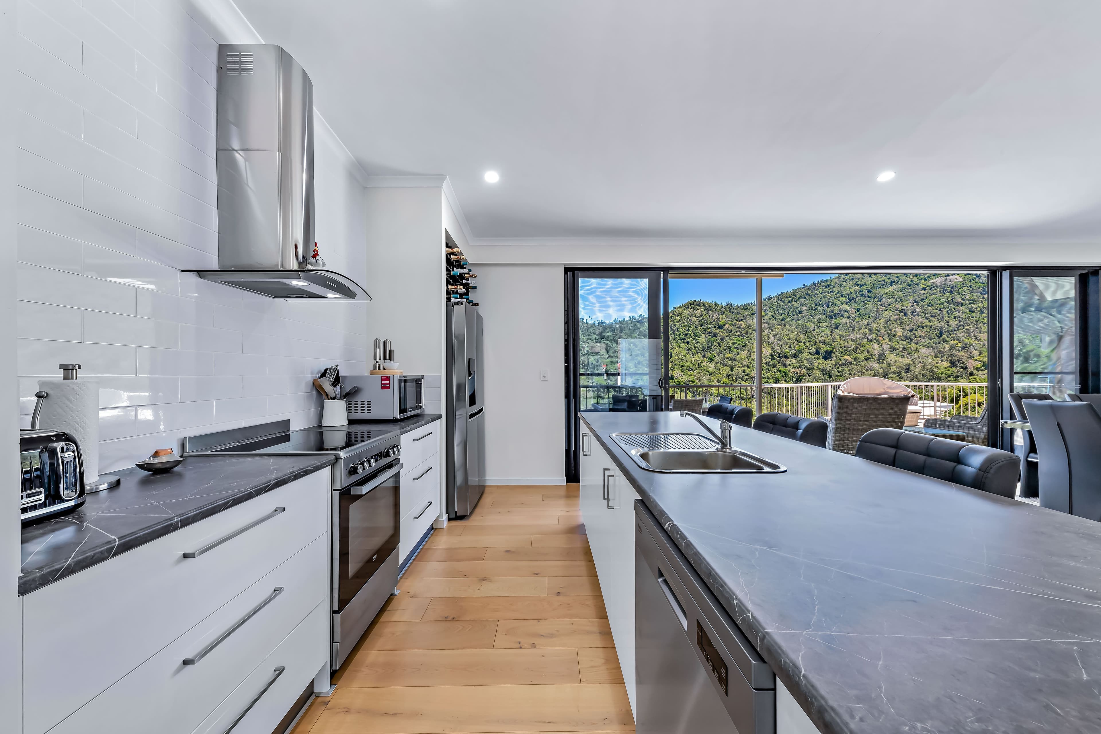 34 Seaview Drive, Airlie Beach QLD 4802, Airlie Beach - Thumbnail 4
