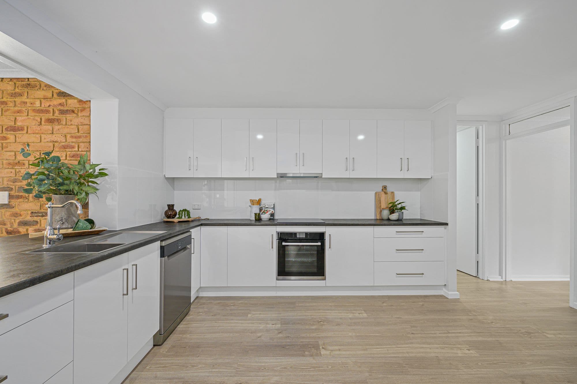 10 Leech Avenue, Morphett Vale SA 5162, Morphett Vale - Thumbnail 2