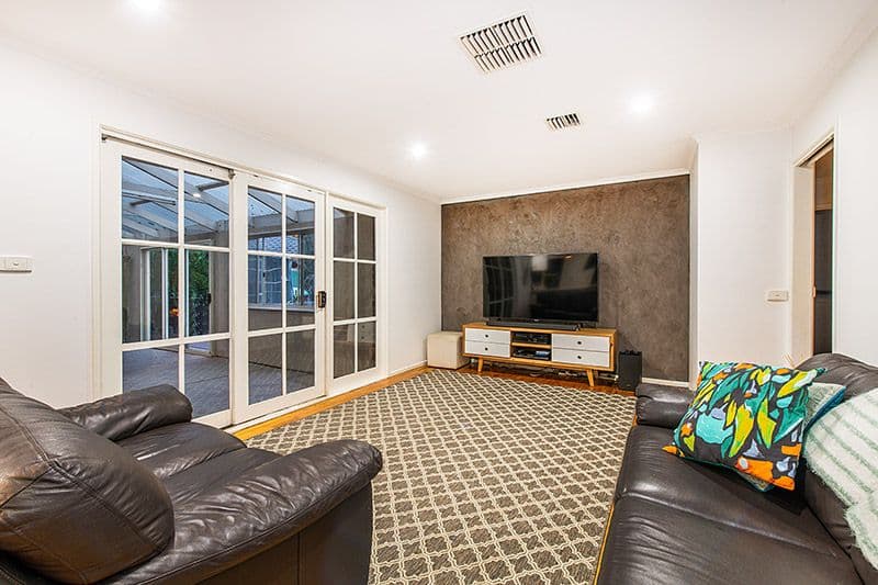 11 Phelan Drive, Cranbourne North VIC 3977, Cranbourne North - Thumbnail 4