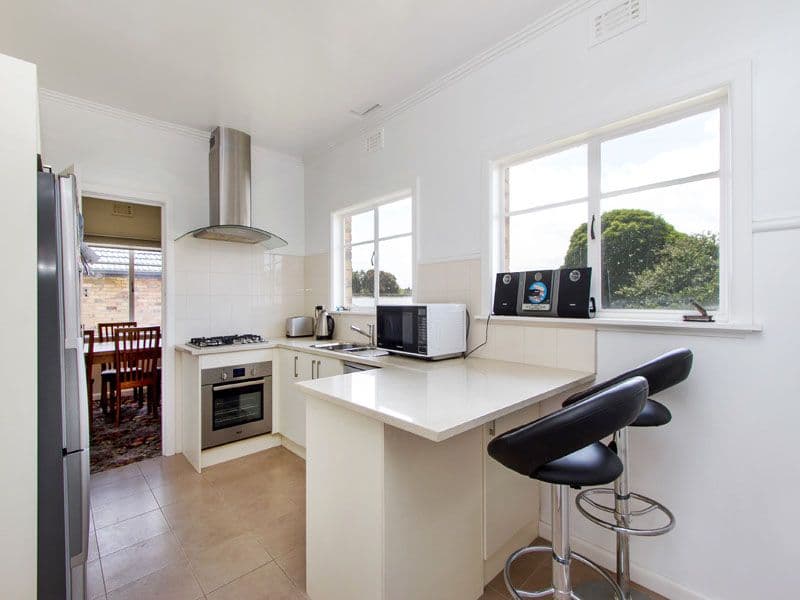 9 Rangeview Road, Lower Plenty, Lower Plenty - Thumbnail 2