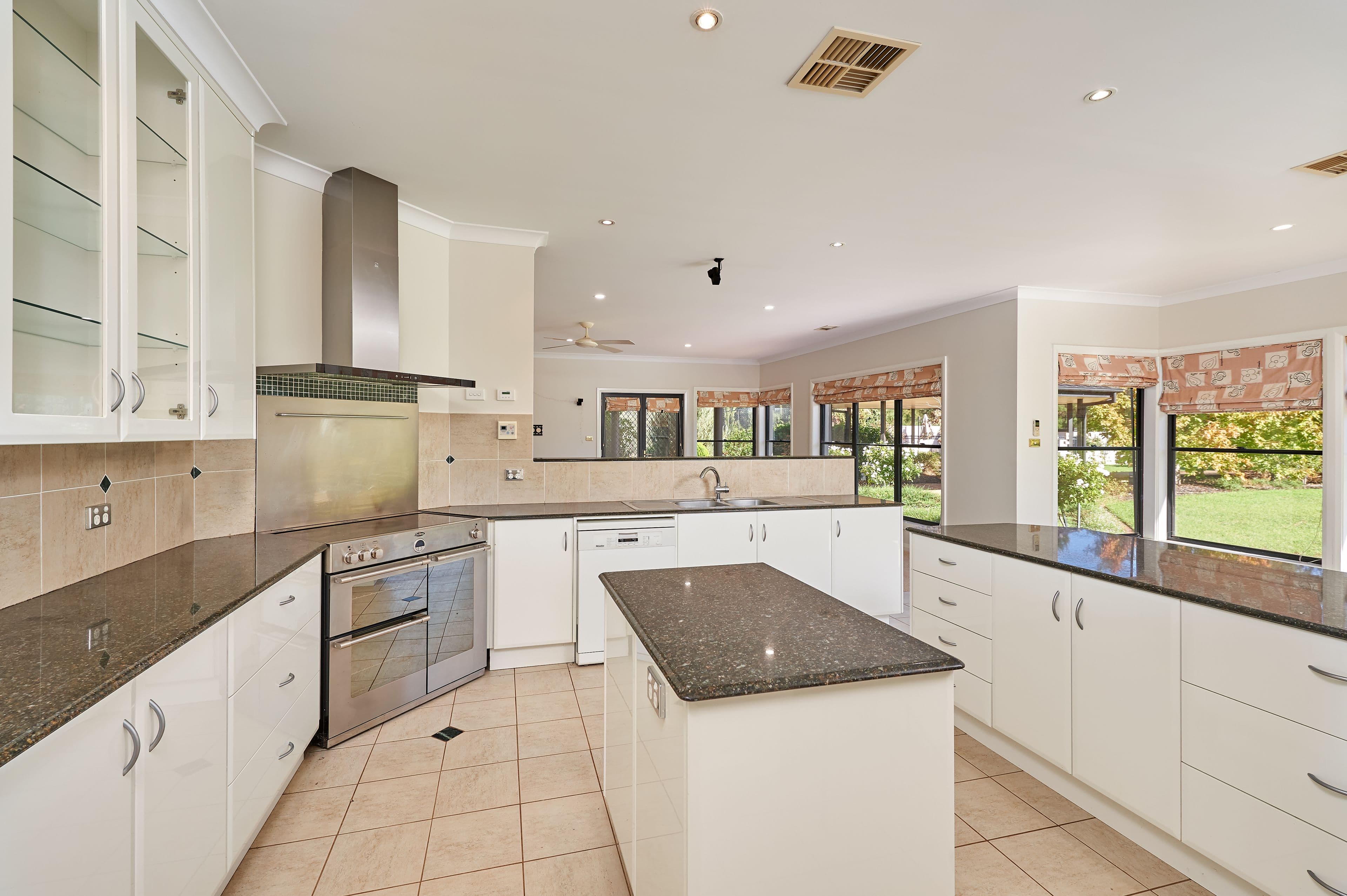 2 Iverach Street, Coolamon - Thumbnail 2