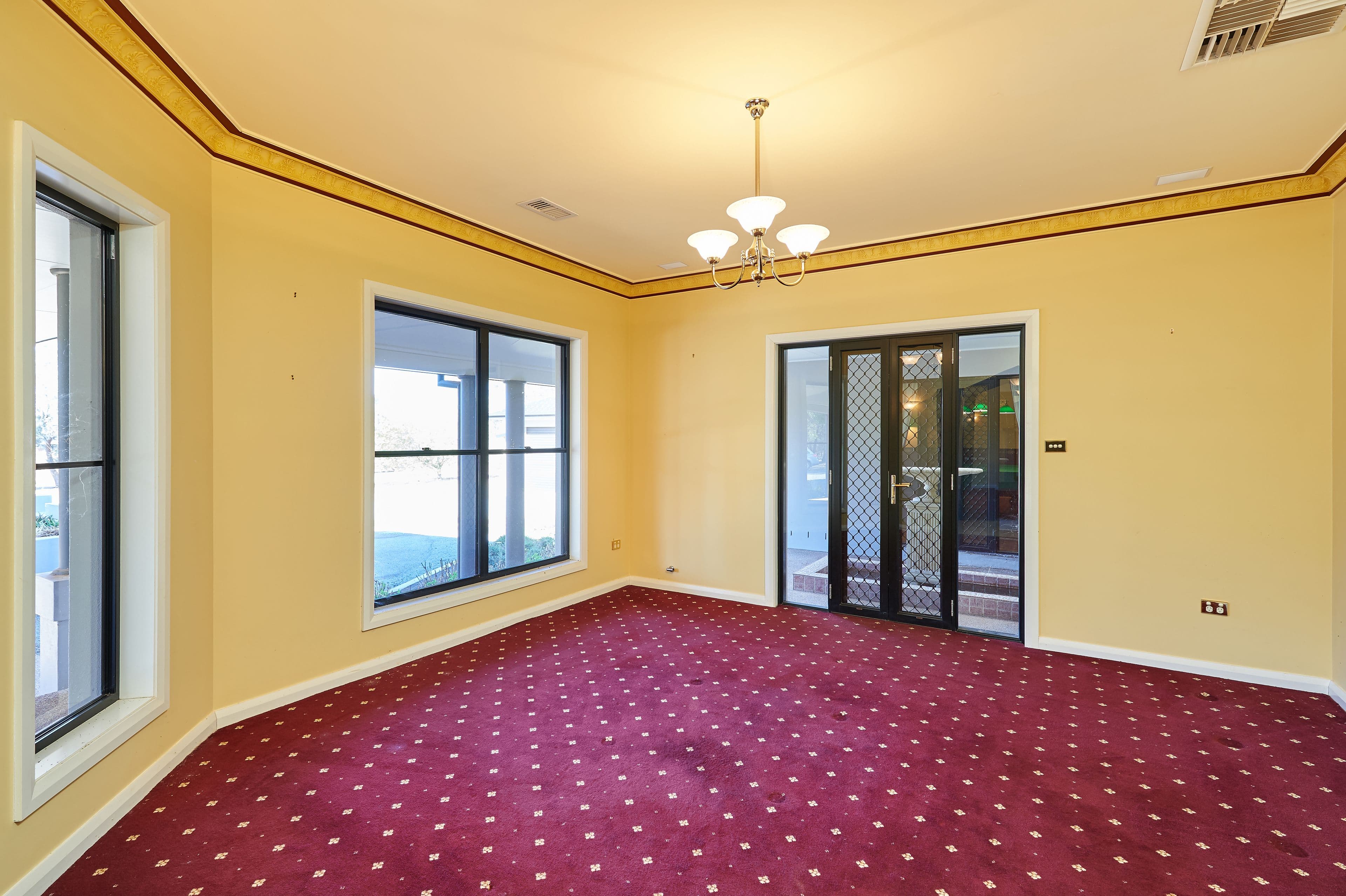 2 Iverach Street, Coolamon - Thumbnail 8