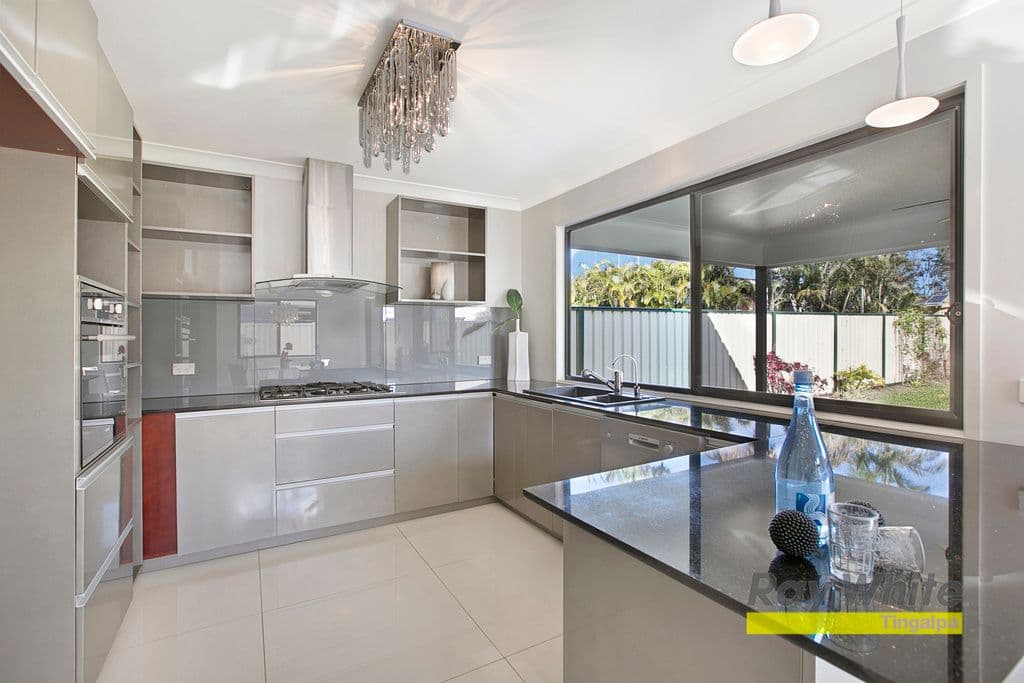 28a Youngs Road, HEMMANT QLD 4174, Hemmant - Thumbnail 2