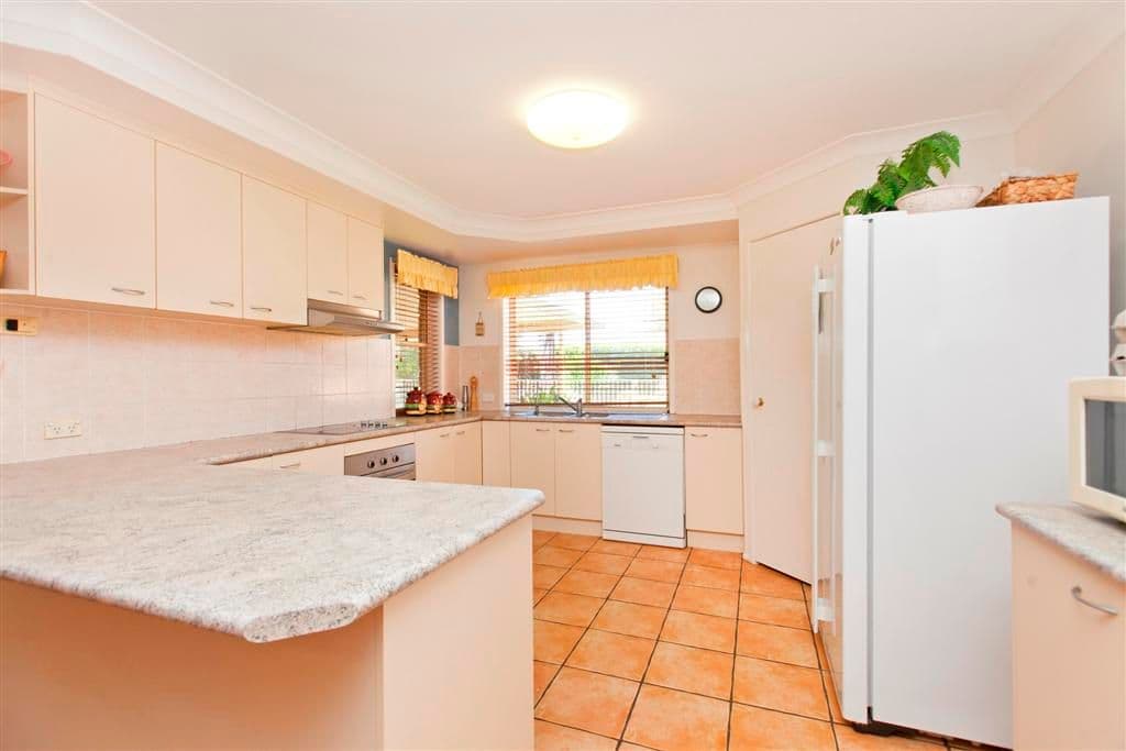 4 Janelle Court, WELLINGTON POINT QLD 4160, Wellington Point - Thumbnail 2