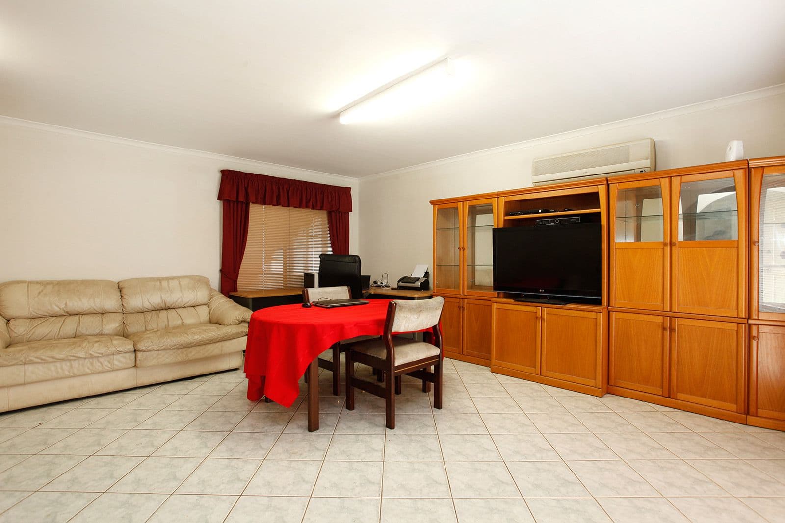 37 Colebee Crescent, Hassall Grove - Thumbnail 2