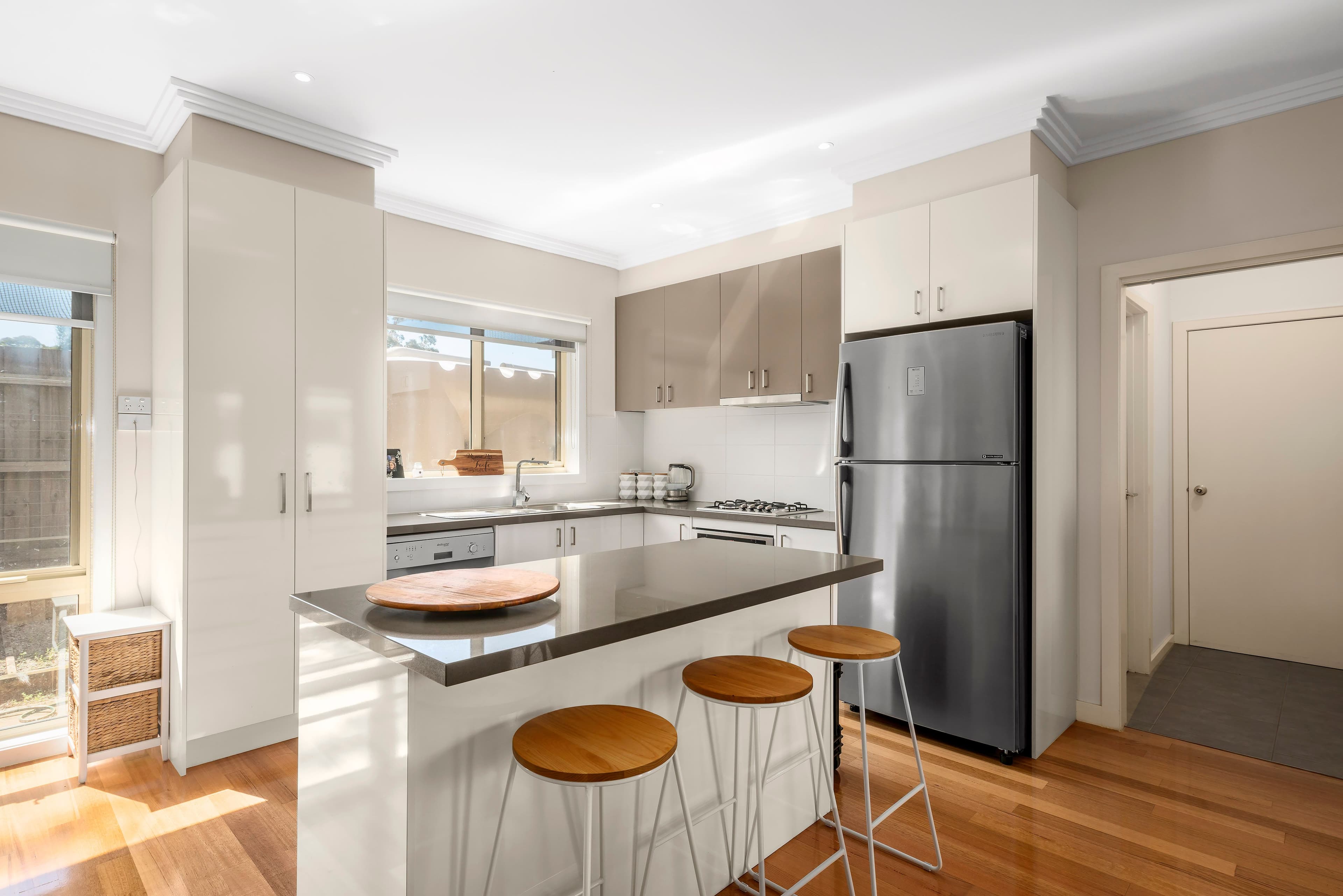 33 Deschamp Crescent, Rowville VIC 3178, Rowville - Thumbnail 2