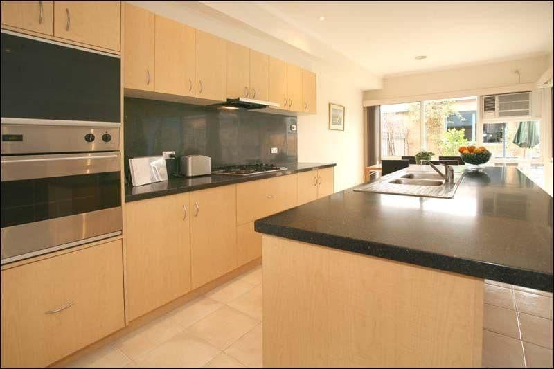 33 Herriotts Boulevard, GLEN WAVERLEY VIC 3150, Glen Waverley - Thumbnail 2