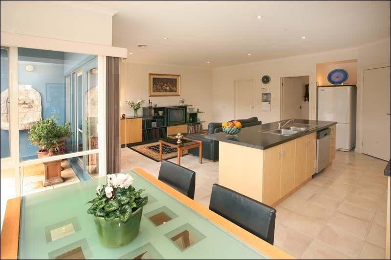 33 Herriotts Boulevard, GLEN WAVERLEY VIC 3150, Glen Waverley - Thumbnail 5