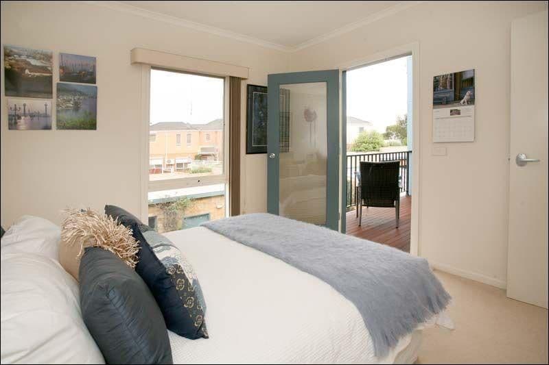 33 Herriotts Boulevard, GLEN WAVERLEY VIC 3150, Glen Waverley - Thumbnail 8