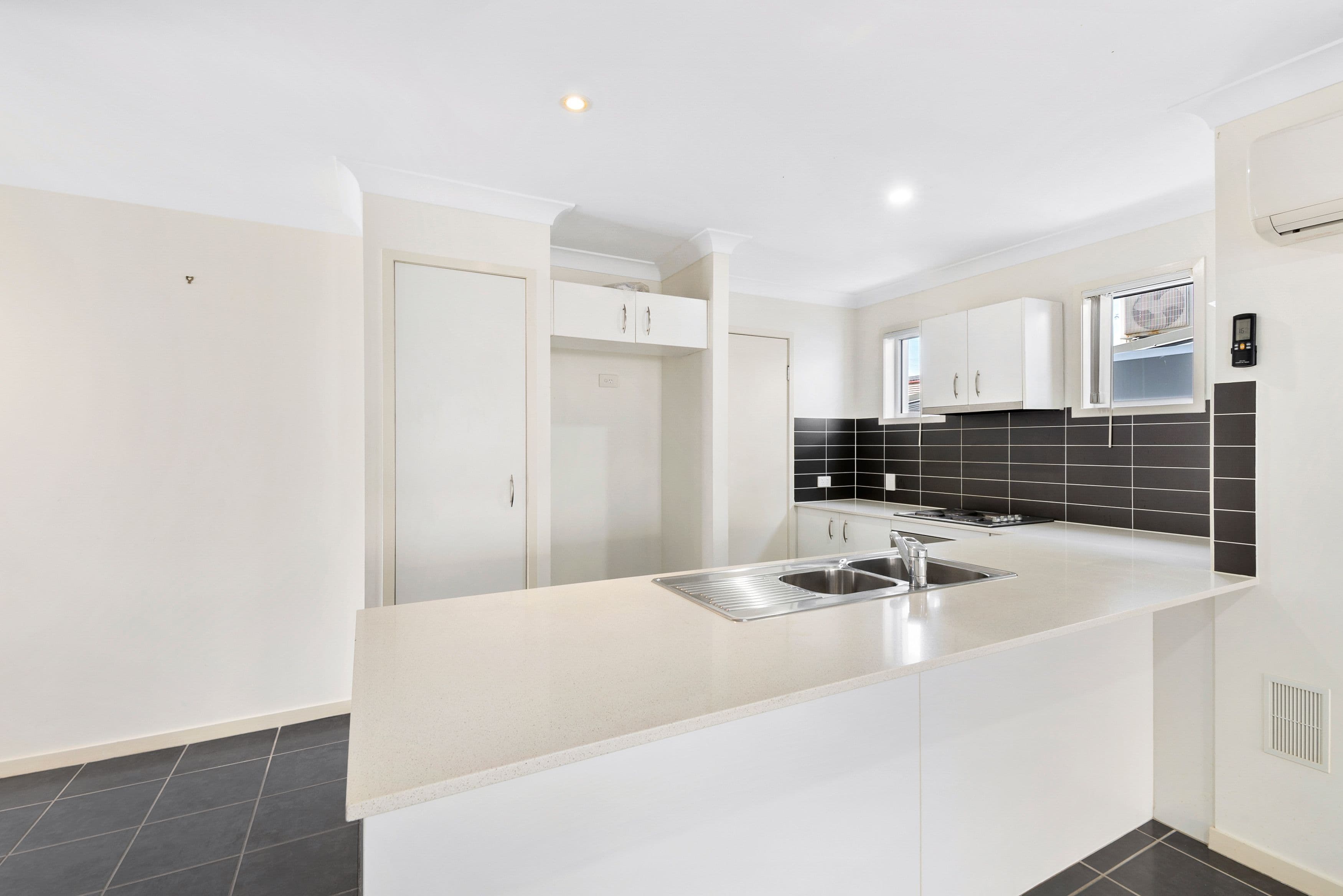 19-21 Shields Street, Redcliffe QLD 4020, Redcliffe - Thumbnail 5