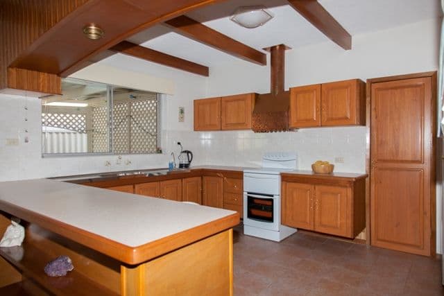 2 Regehr Street, WARNBRO WA 6169, Warnbro - Thumbnail 4