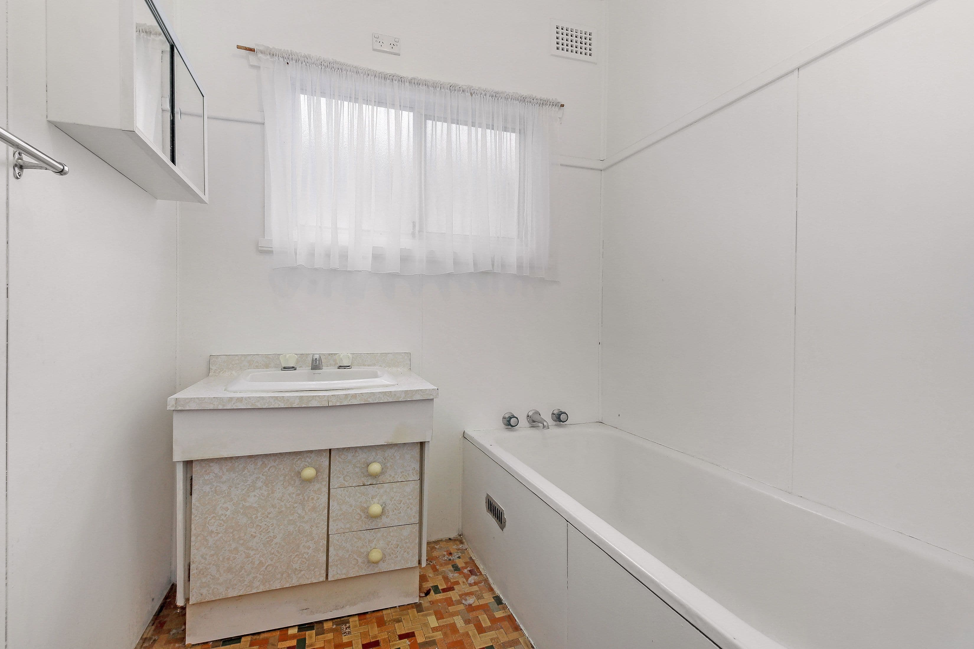 112 Noble Avenue, Greenacre NSW 2190, Greenacre - Thumbnail 7
