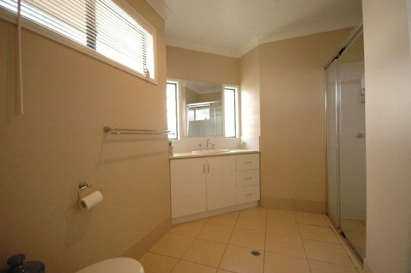 76 Belclaire Drive, WESTBROOK QLD 4350, Westbrook - Thumbnail 7