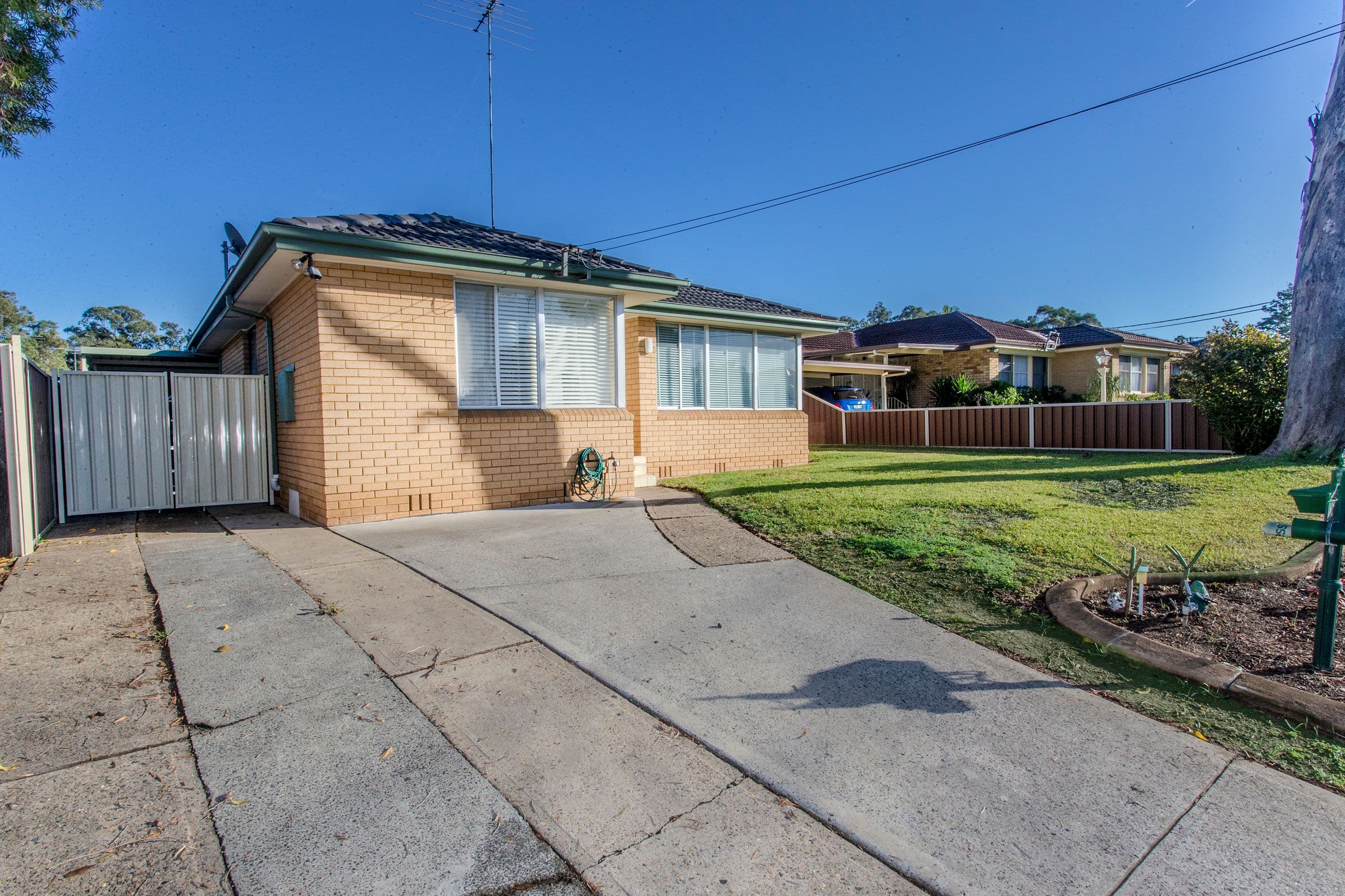 15 Benine Drive, Cambridge Park - Thumbnail 2