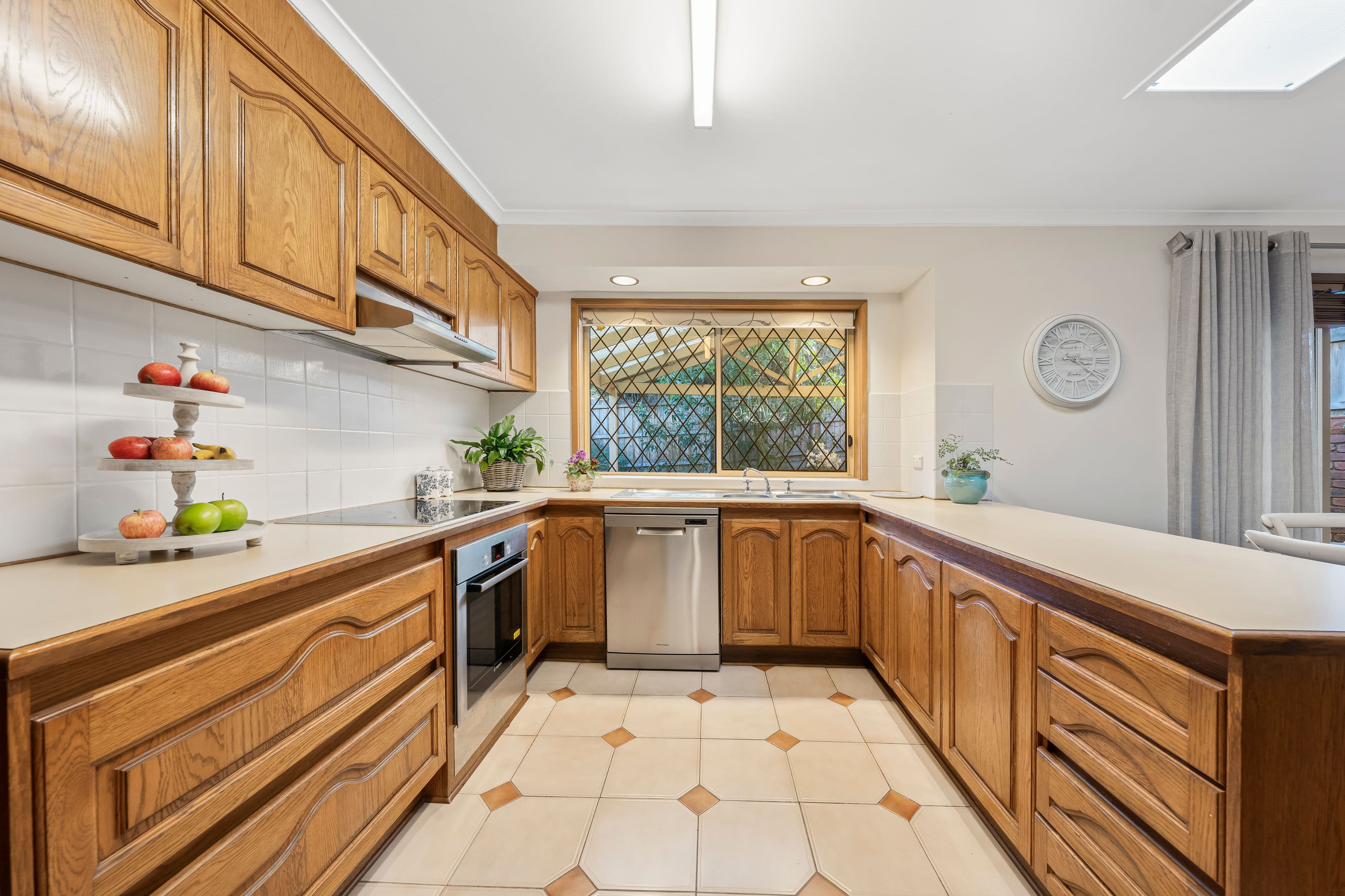 4 Carson Court, Rowville VIC 3178, Rowville - Thumbnail 3