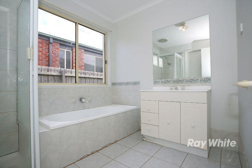17 Greenbriar Way, CRANBOURNE WEST VIC 3977, Cranbourne West - Thumbnail 4