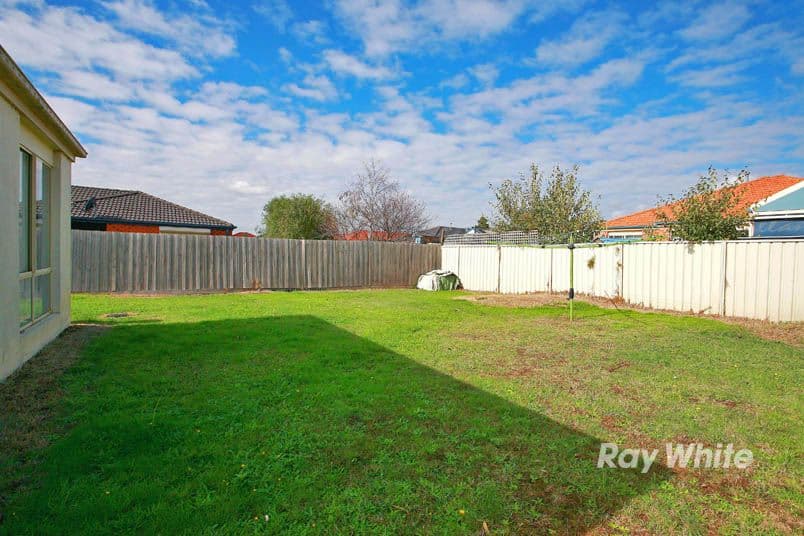 17 Greenbriar Way, CRANBOURNE WEST VIC 3977, Cranbourne West - Thumbnail 6