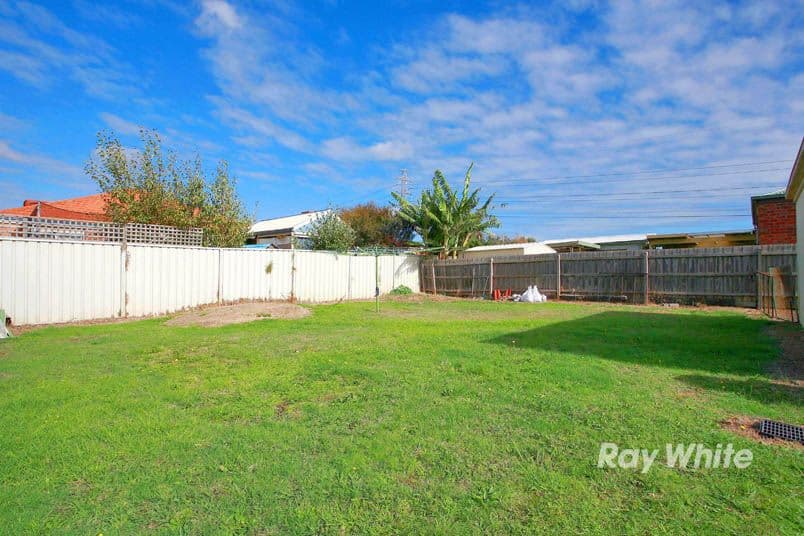 17 Greenbriar Way, CRANBOURNE WEST VIC 3977, Cranbourne West - Thumbnail 8