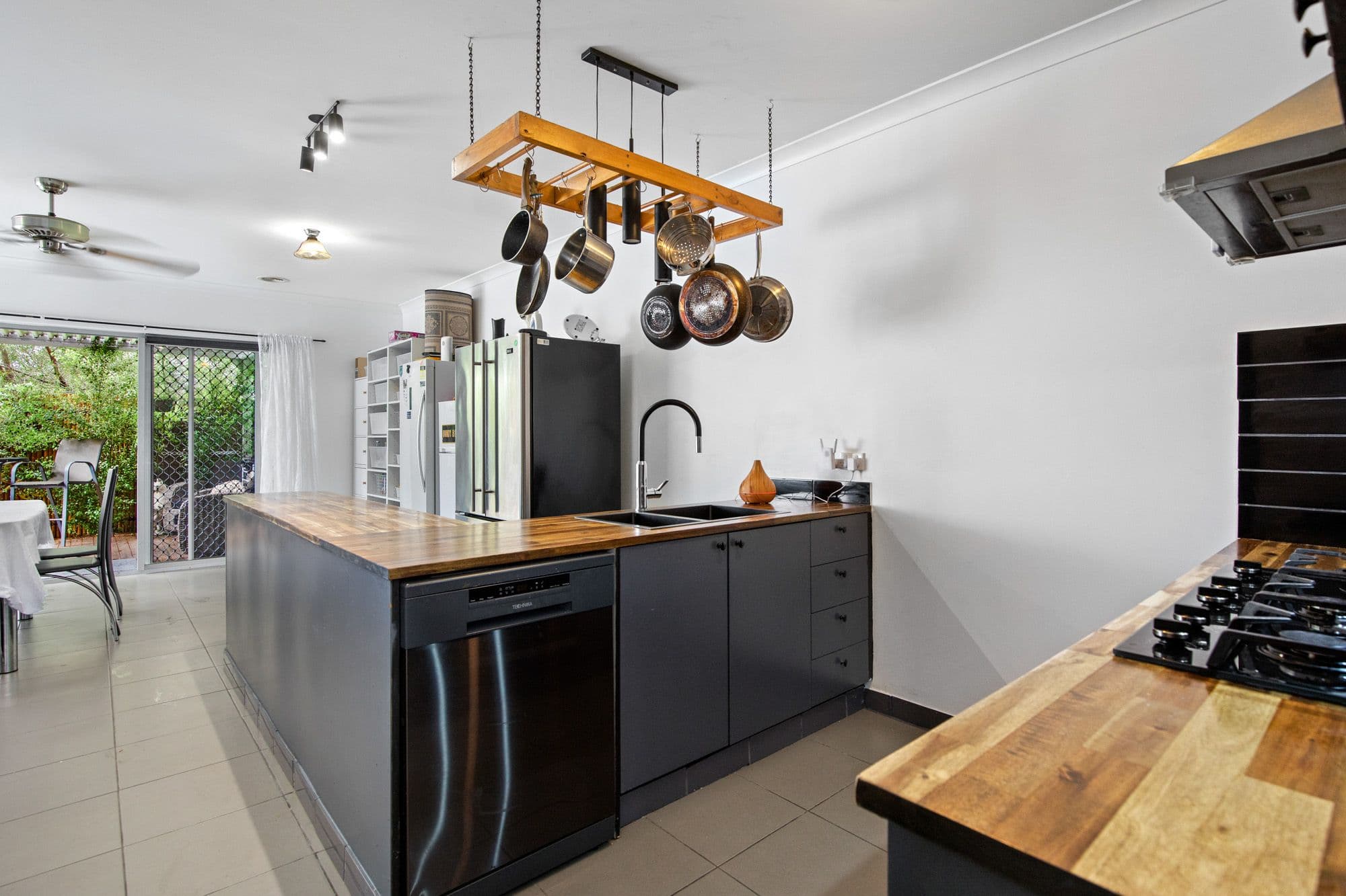 76 Purchas Street, Werribee VIC 3030, Werribee - Thumbnail 2