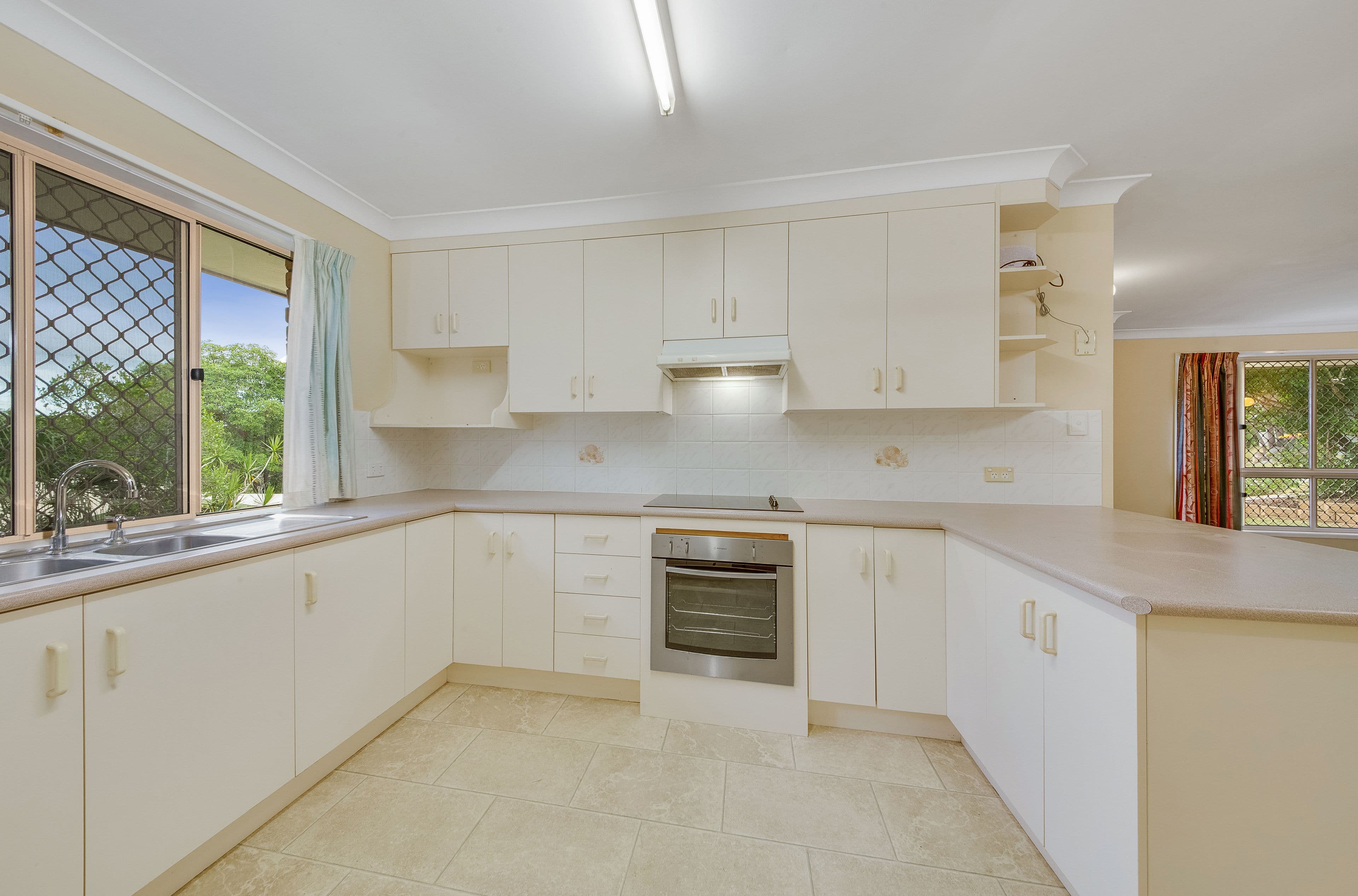 6 Robertson Close, New Auckland QLD 4680, New Auckland - Thumbnail 7