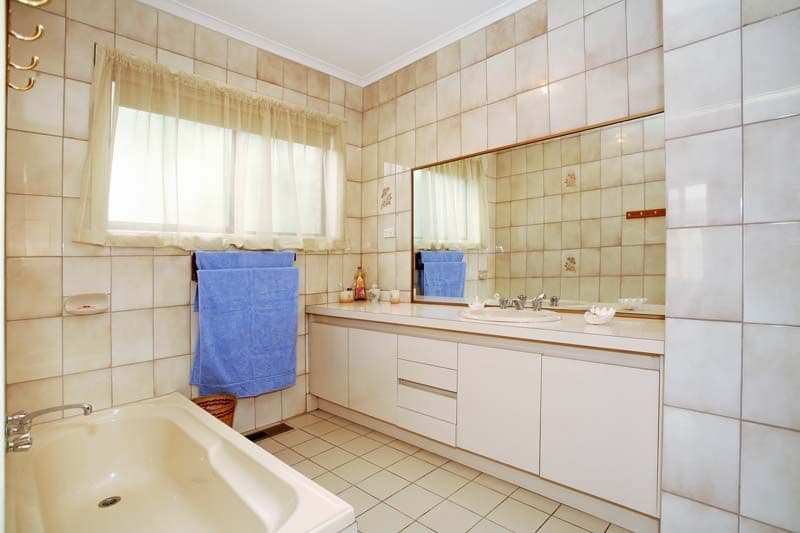 1   Summerhill Avenue, WHEELERS HILL VIC 3150, Wheelers Hill - Thumbnail 4