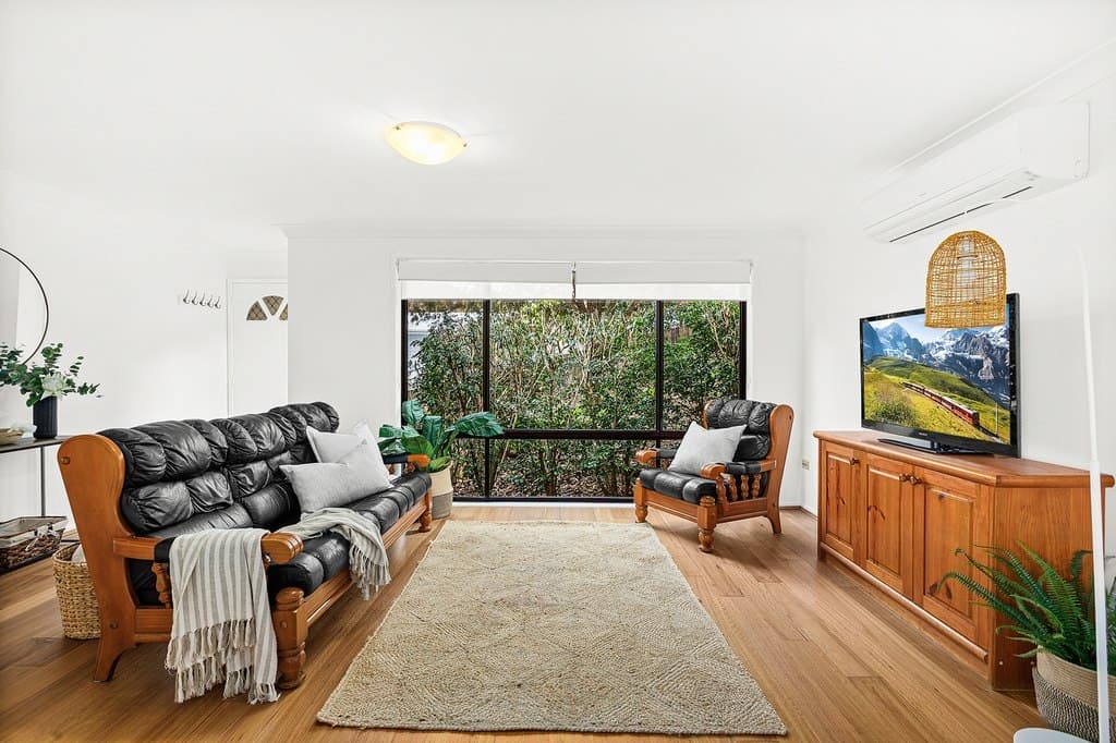 2/28 Robertson Street, Coniston - Thumbnail 2