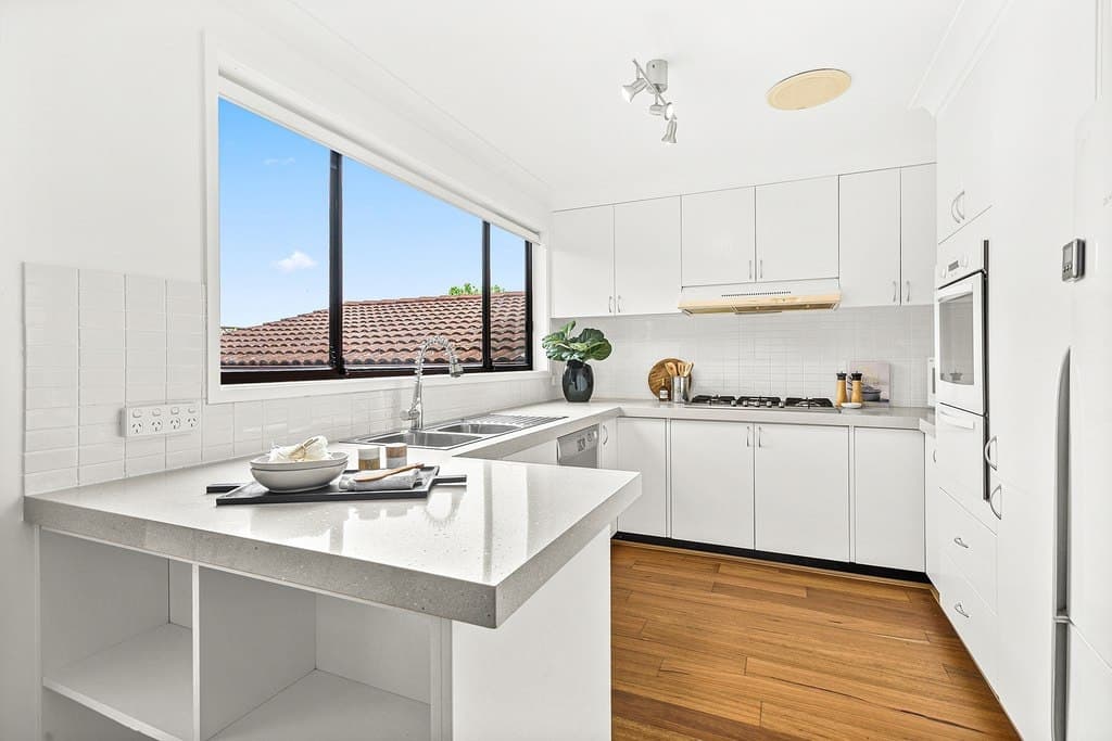 2/28 Robertson Street, Coniston - Thumbnail 3