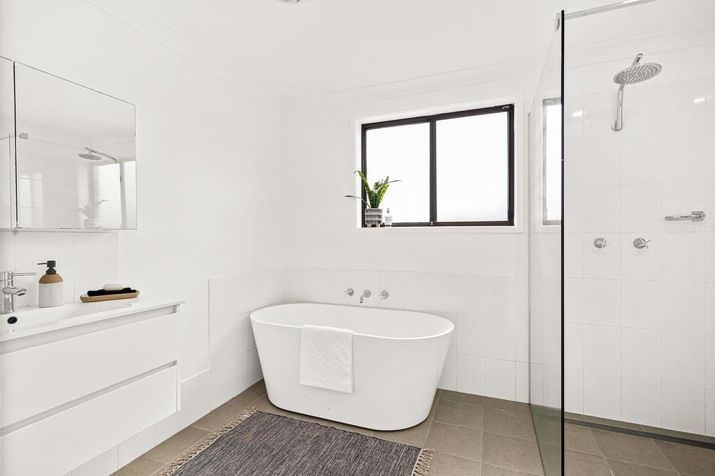 2/28 Robertson Street, Coniston - Thumbnail 5