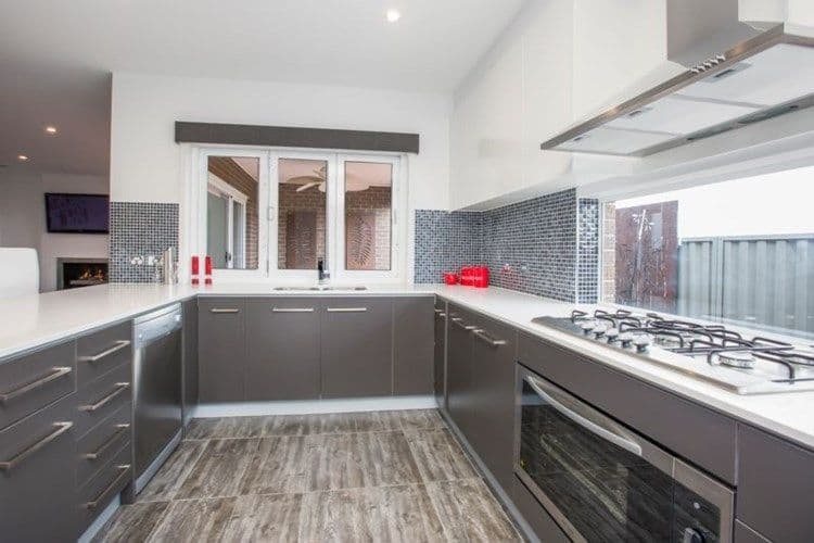 28 Prendergast Avenue, Cranbourne East VIC 3977, Cranbourne East - Thumbnail 3